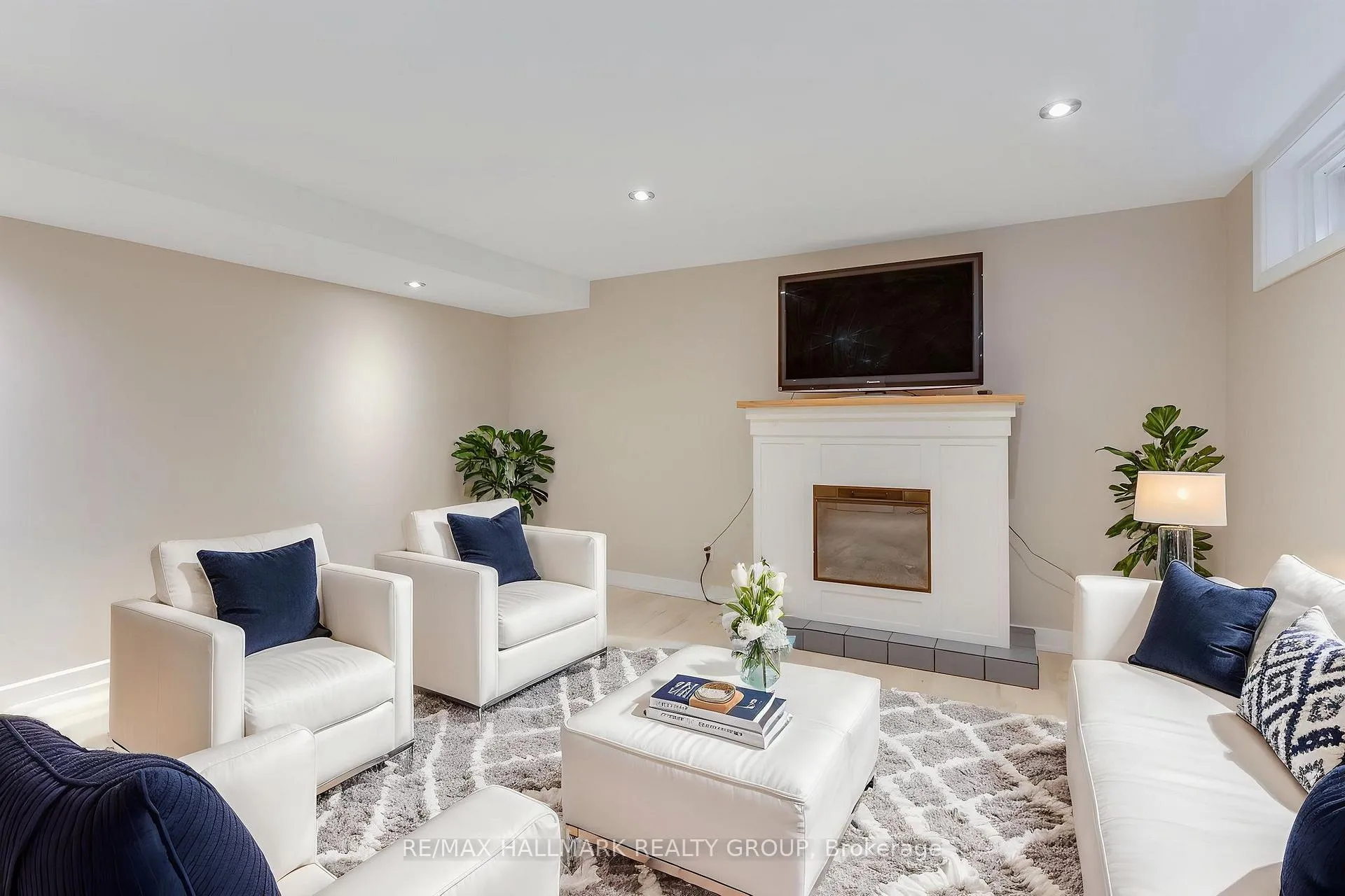 Photo 472 of 1055 Wiseman Crescent, Ottawa, Riverside Park — HOMEH