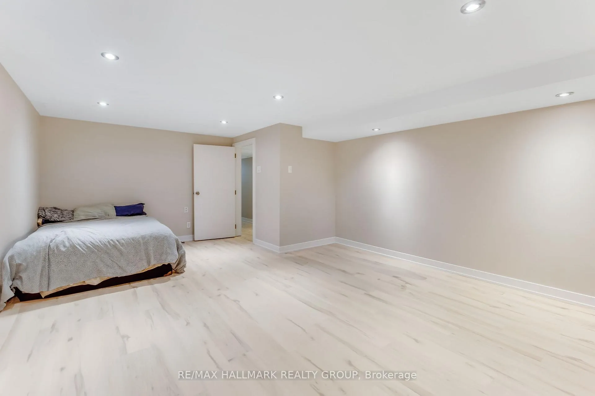 Photo 515 of 1055 Wiseman Crescent, Ottawa, Riverside Park — HOMEH