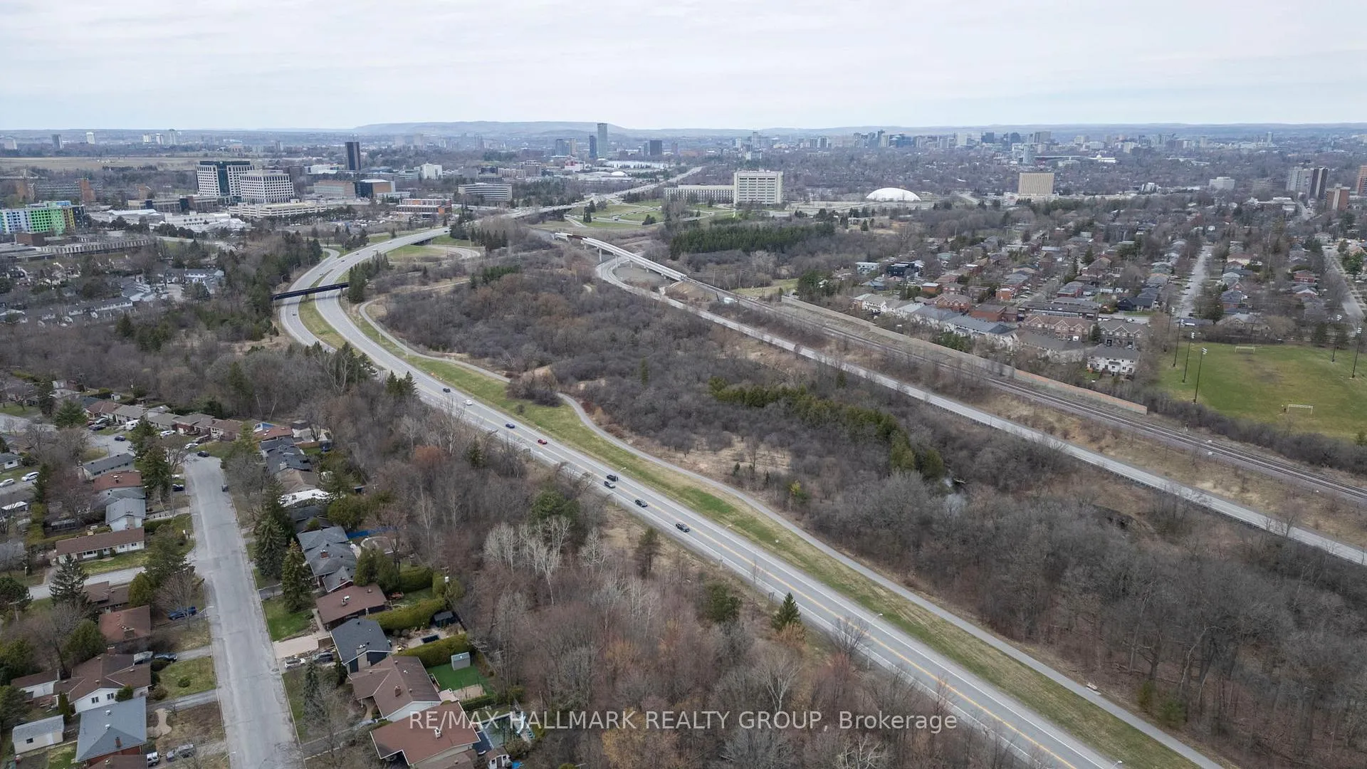 Photo 718 of 1055 Wiseman Crescent, Ottawa, Riverside Park — HOMEH