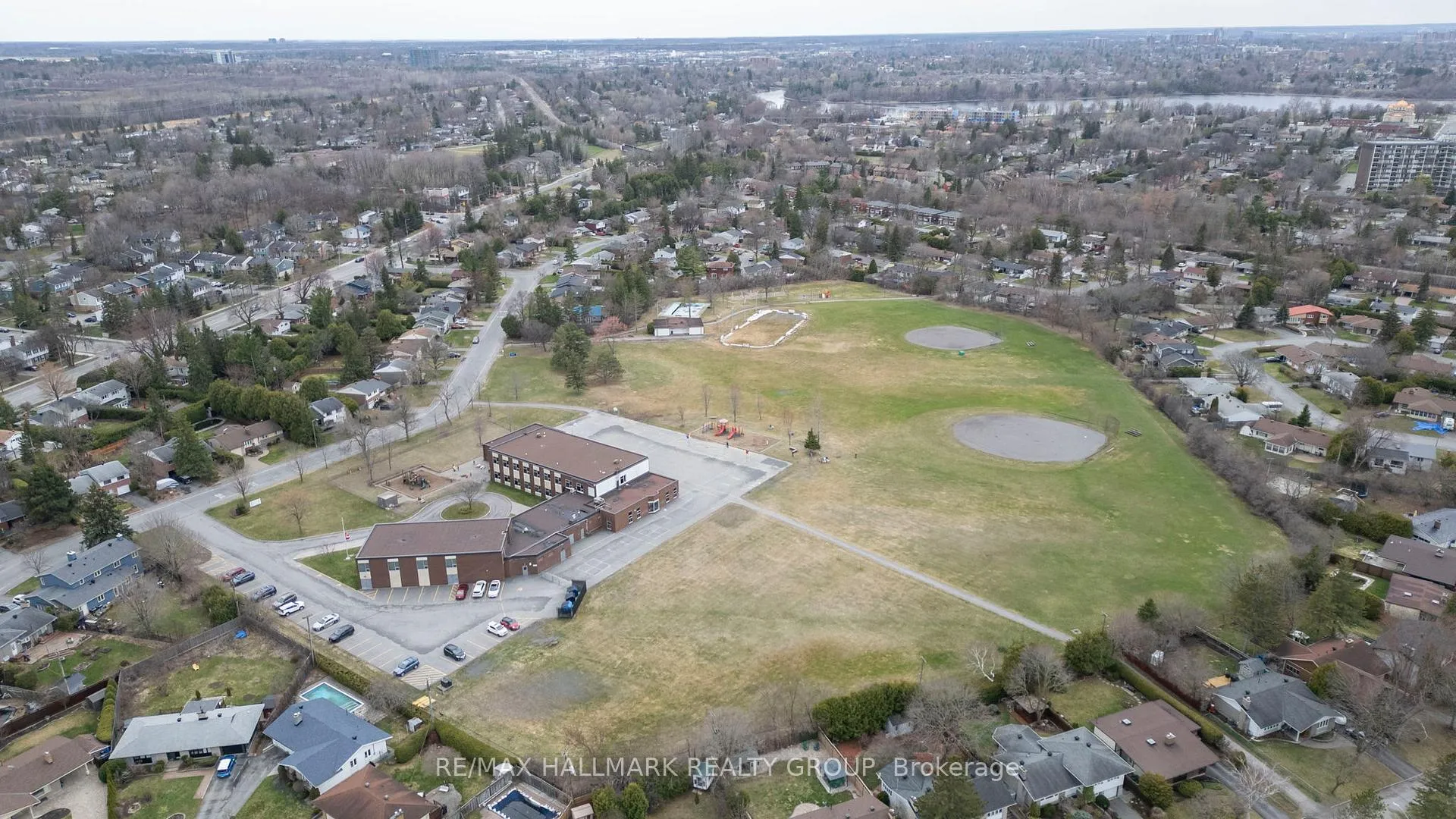 Photo 754 of 1055 Wiseman Crescent, Ottawa, Riverside Park — HOMEH