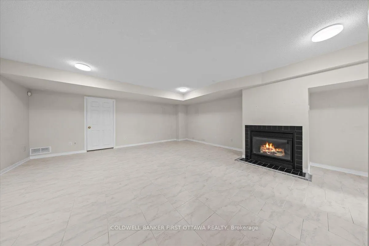 Photo 323 of 18 Maxton Private, Ottawa, Beacon Hill South — HOMEH