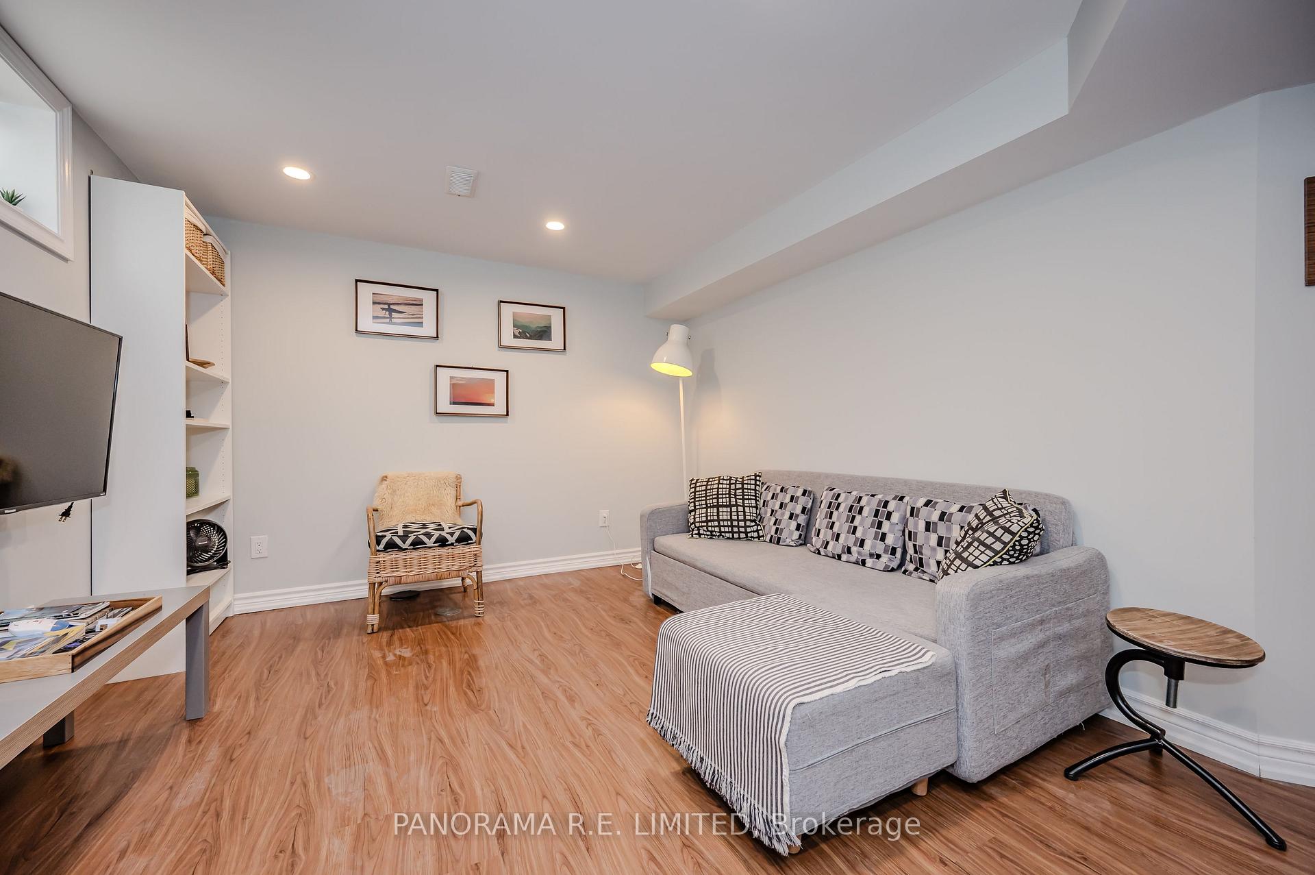 Photo 2 of Unit 1, 12 Arkley Crescent, Etobicoke, Willowridge-Martingrove-Richview — HOMEH