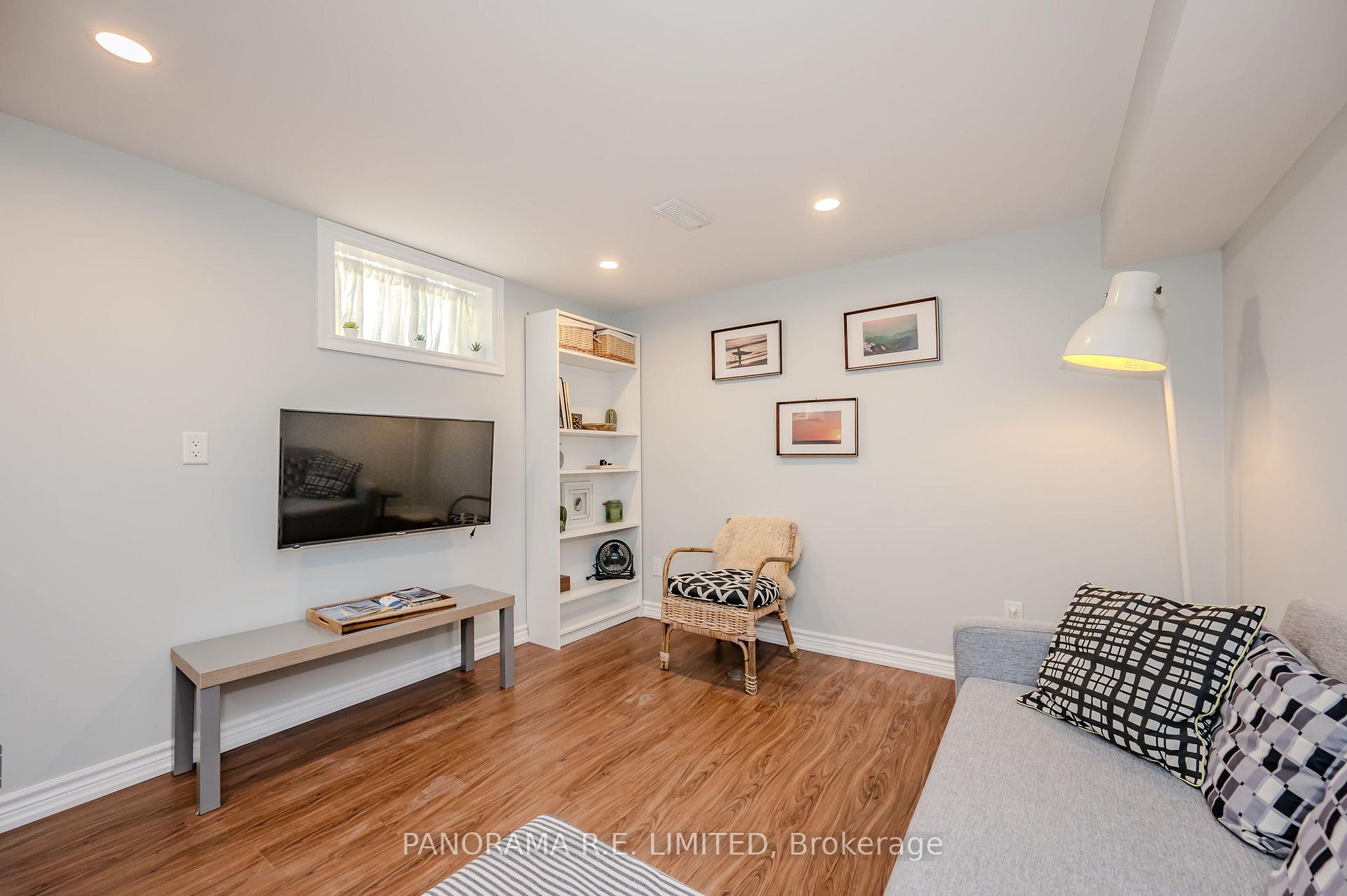 Photo 3 of Unit 1, 12 Arkley Crescent, Etobicoke, Willowridge-Martingrove-Richview — HOMEH