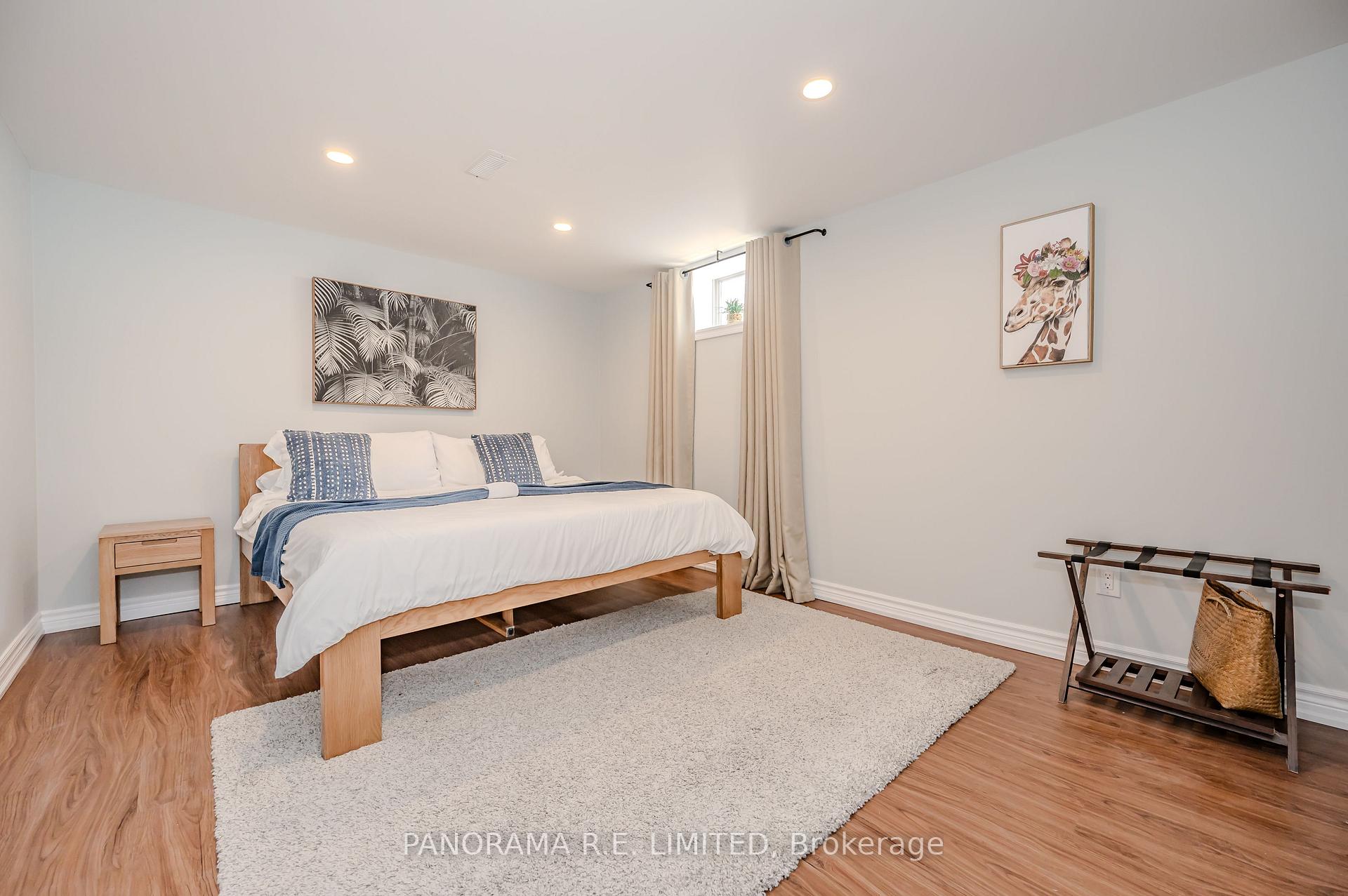 Photo 4 of Unit 1, 12 Arkley Crescent, Etobicoke, Willowridge-Martingrove-Richview — HOMEH