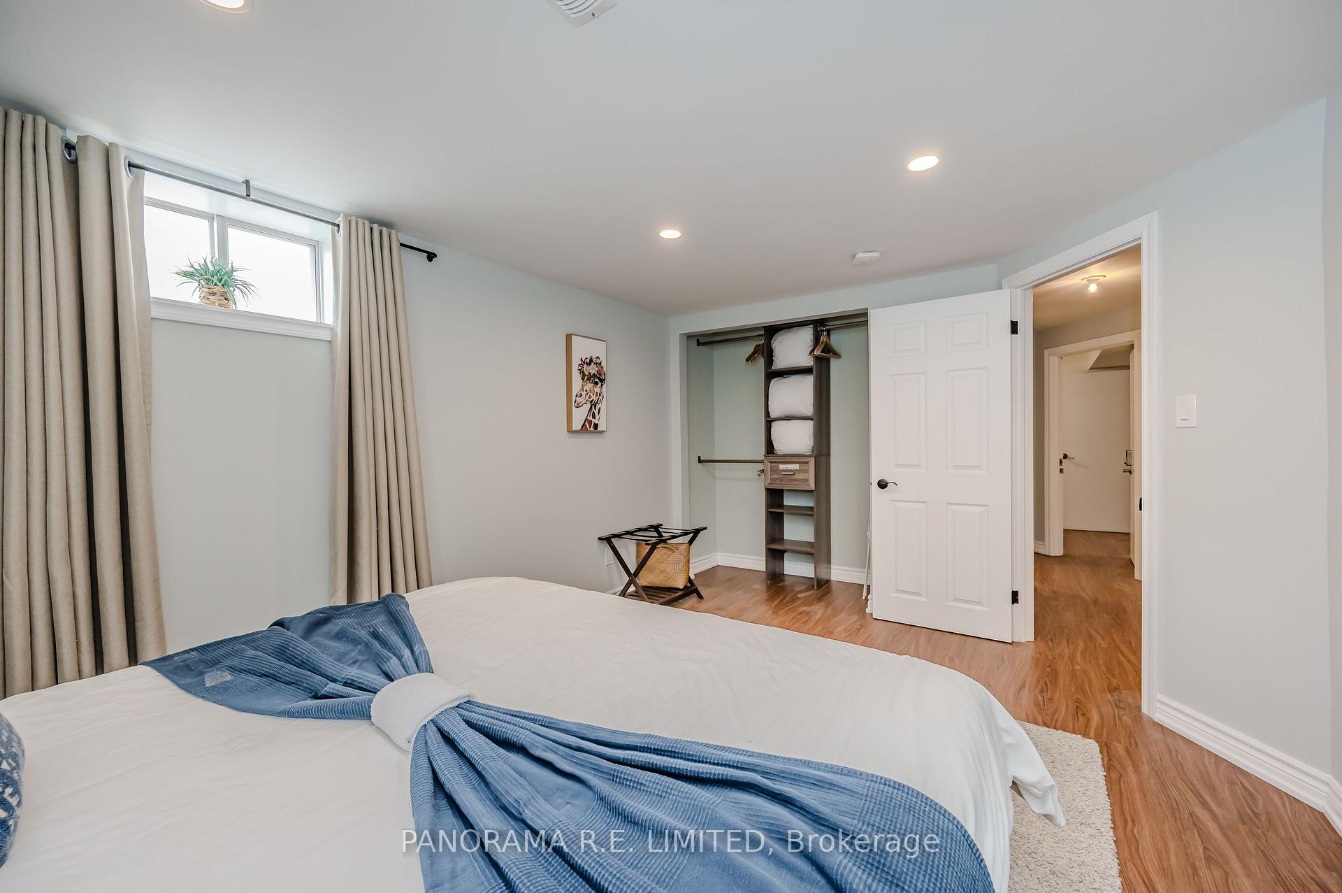 Photo 5 of Unit 1, 12 Arkley Crescent, Etobicoke, Willowridge-Martingrove-Richview — HOMEH