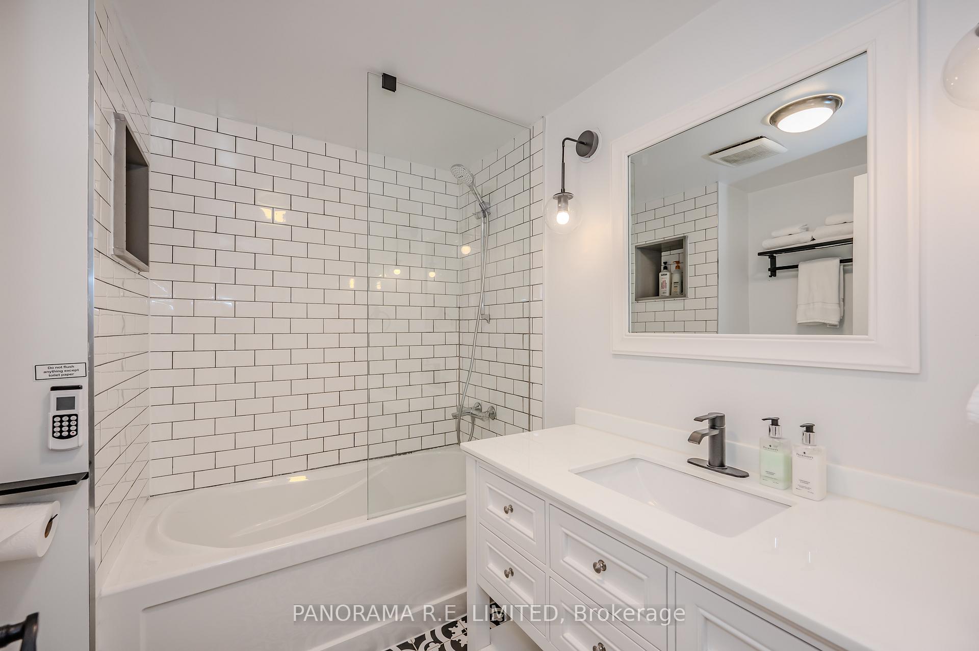 Photo 6 of Unit 1, 12 Arkley Crescent, Etobicoke, Willowridge-Martingrove-Richview — HOMEH