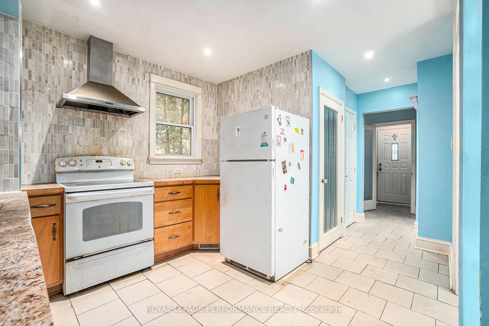 Photo 10 of 223 Carleton Avenue, Ottawa, Ottawa West/Tunneys Pasture — HOMEH