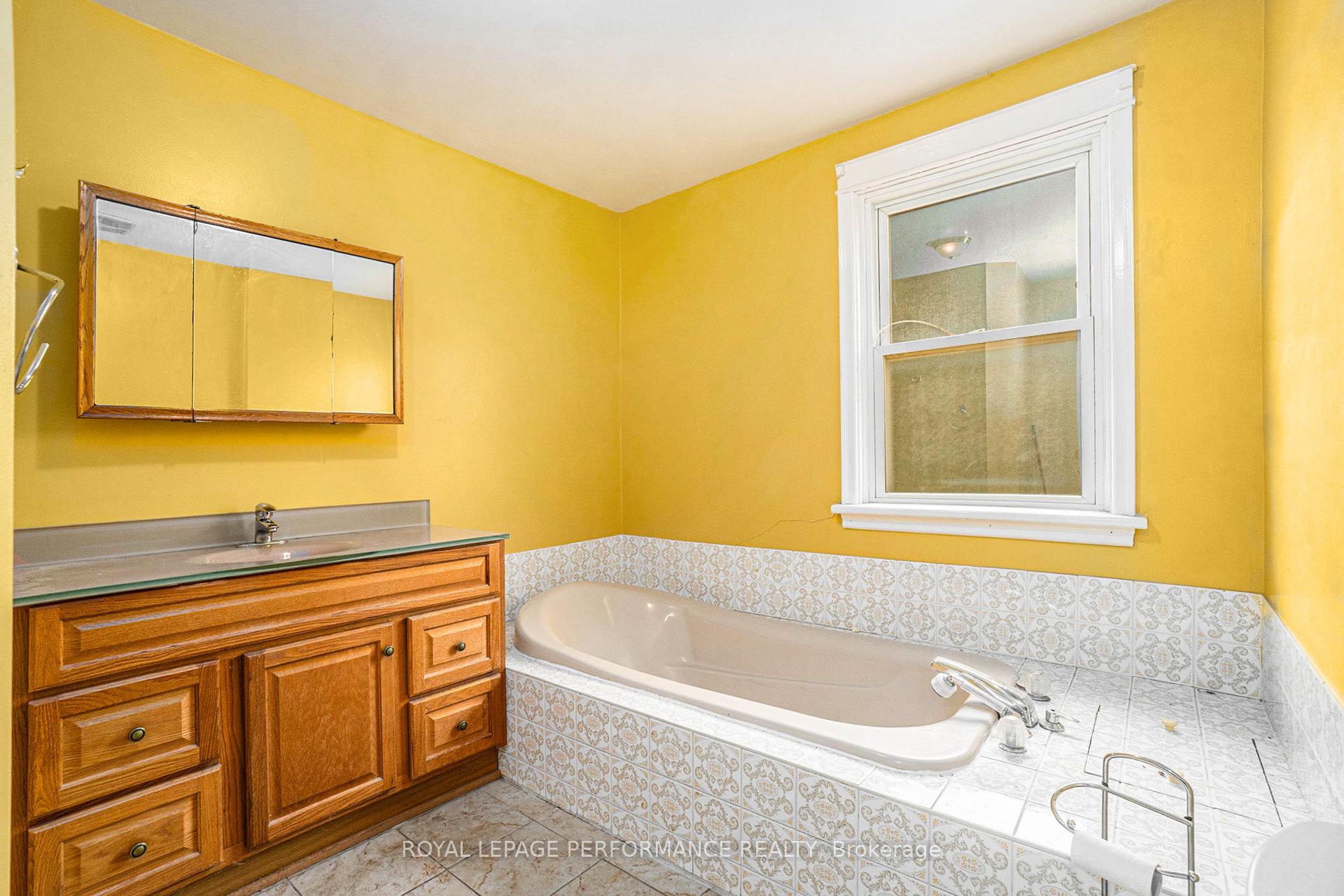 Photo 21 of 223 Carleton Avenue, Ottawa, Ottawa West/Tunneys Pasture — HOMEH
