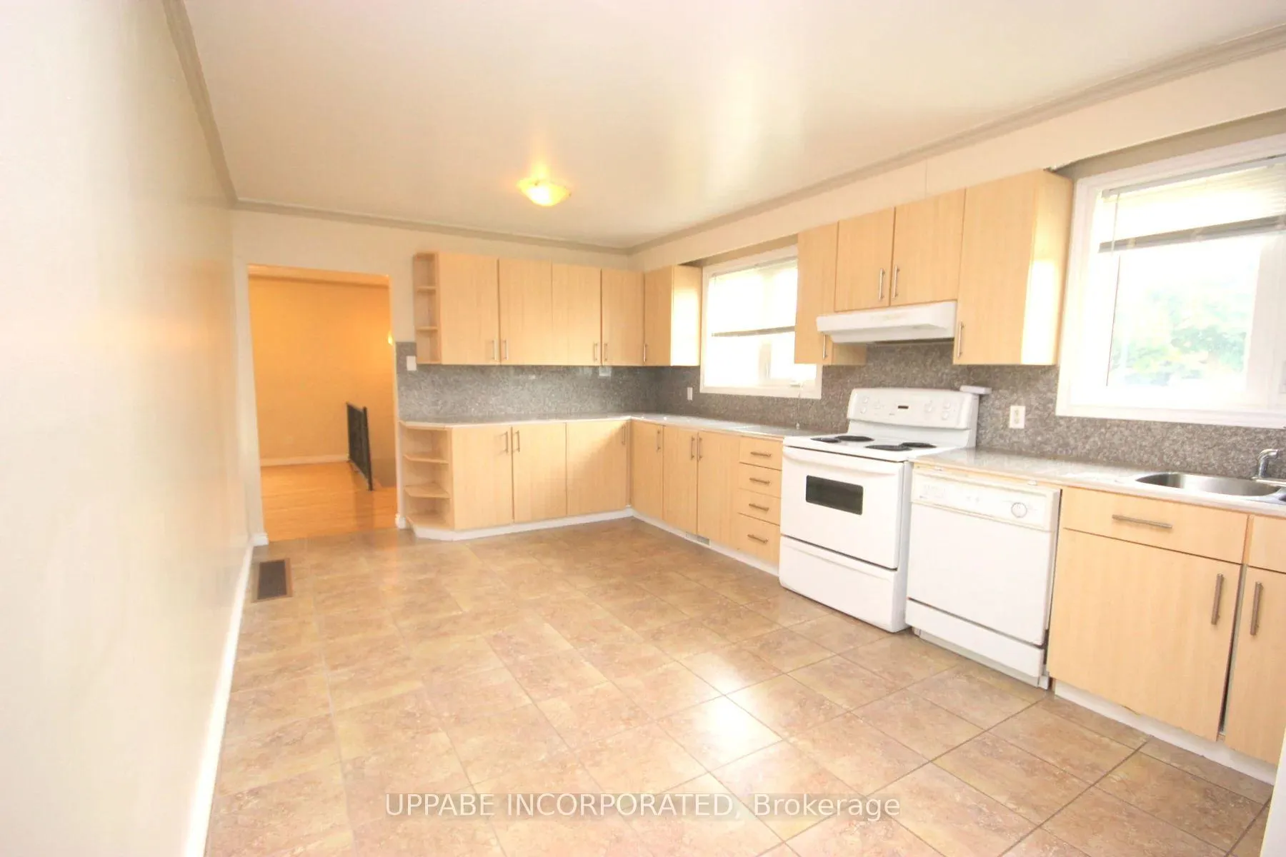 Photo 52 of Unit Unit 1, 376 Tremblay Road, Ottawa, Eastway Gardens/Industrial Park — HOMEH
