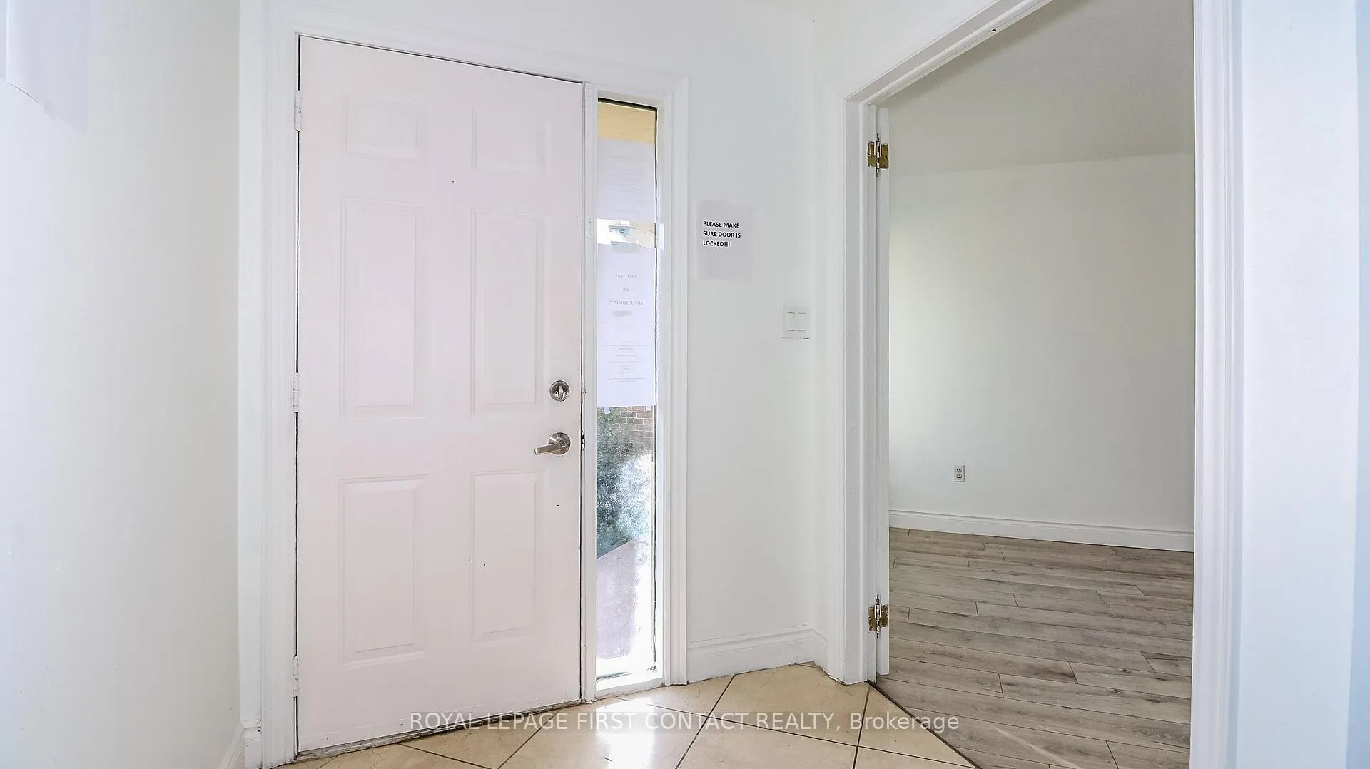 Photo 2 of 194 Kozlov Street, Barrie, West Bayfield — HOMEH