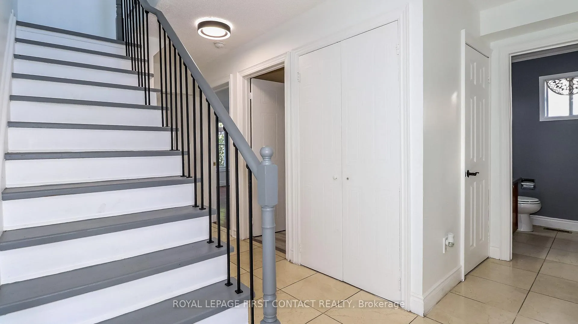 Photo 3 of 194 Kozlov Street, Barrie, West Bayfield — HOMEH