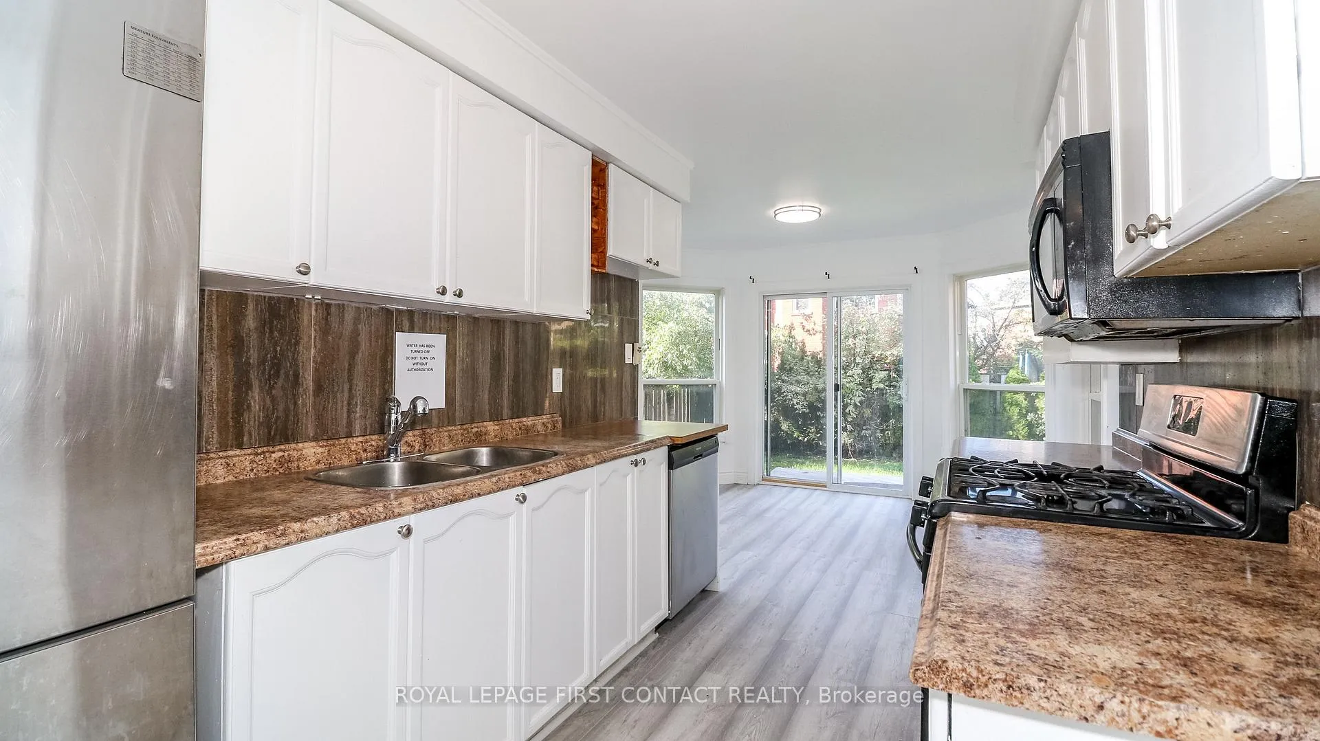 Photo 4 of 194 Kozlov Street, Barrie, West Bayfield — HOMEH