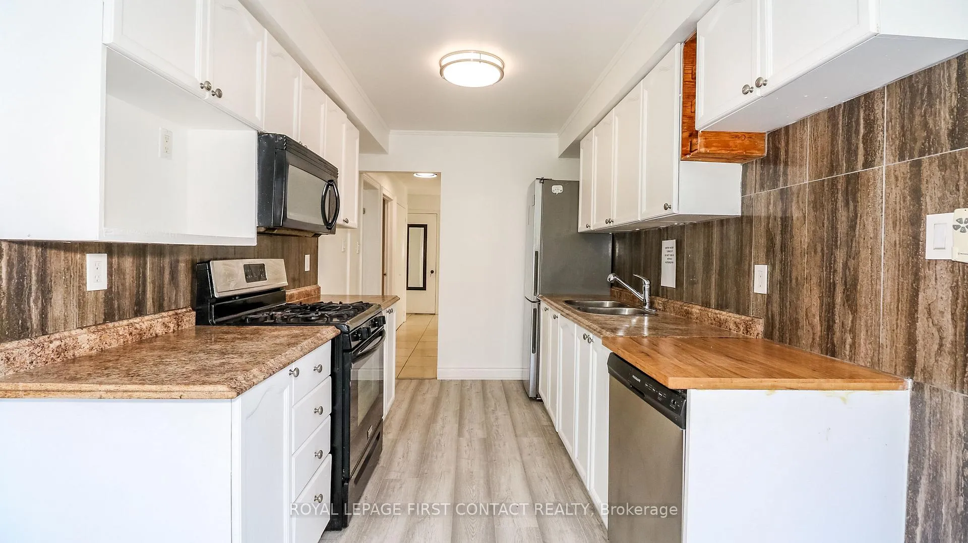 Photo 5 of 194 Kozlov Street, Barrie, West Bayfield — HOMEH