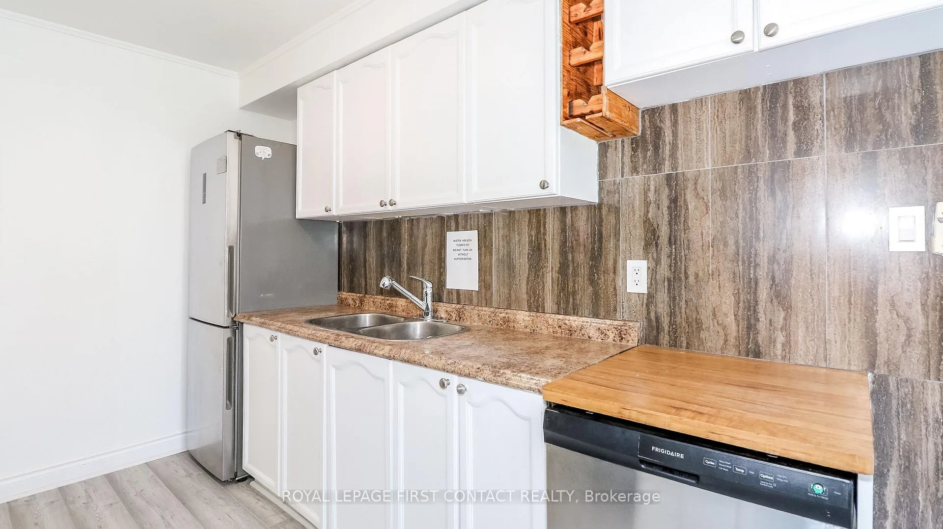 Photo 6 of 194 Kozlov Street, Barrie, West Bayfield — HOMEH
