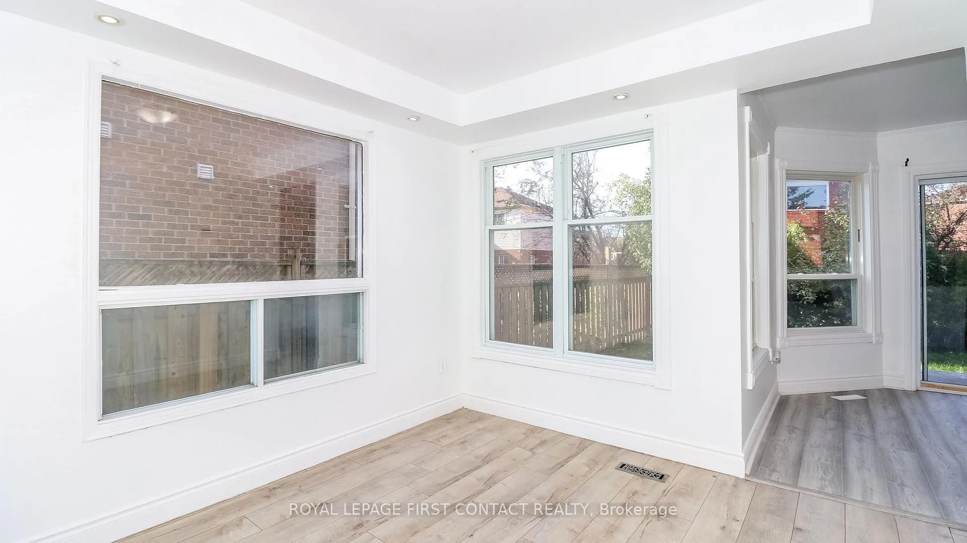 Photo 9 of 194 Kozlov Street, Barrie, West Bayfield — HOMEH