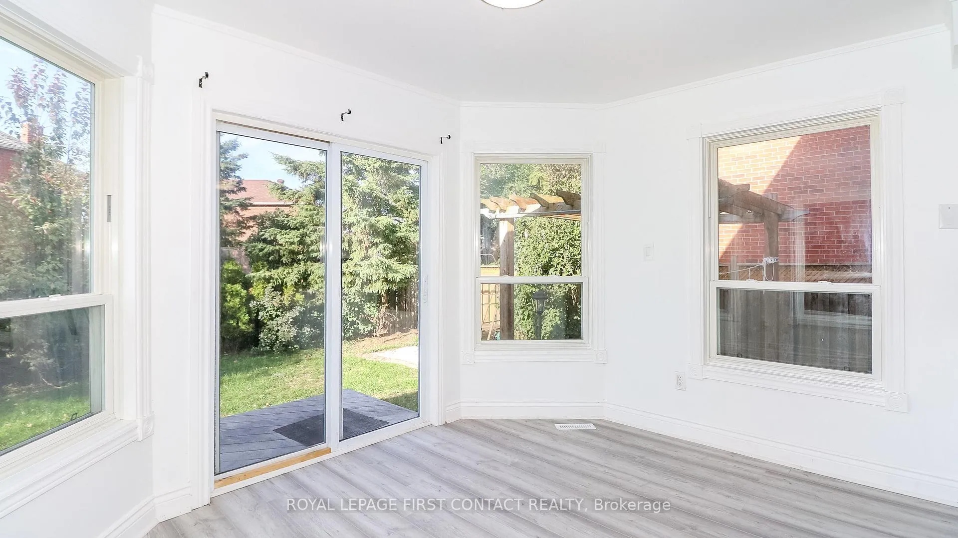 Photo 10 of 194 Kozlov Street, Barrie, West Bayfield — HOMEH