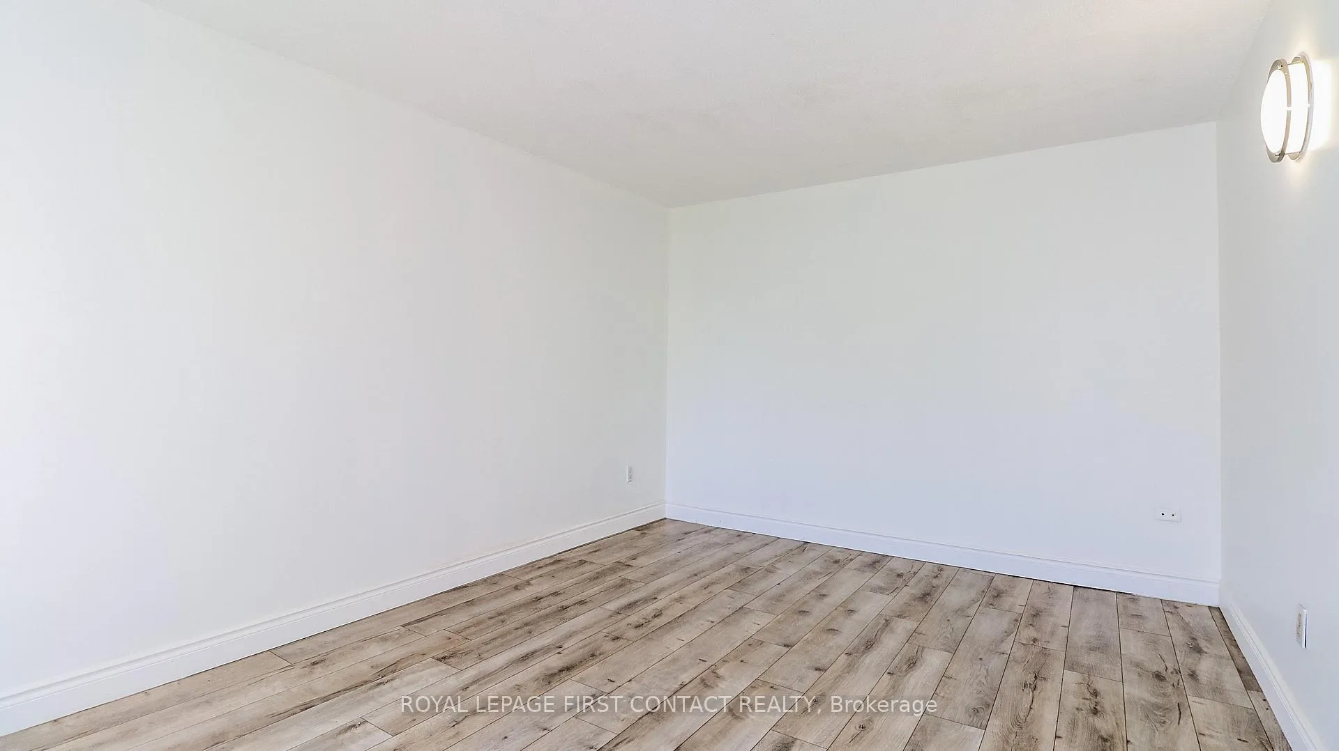 Photo 14 of 194 Kozlov Street, Barrie, West Bayfield — HOMEH