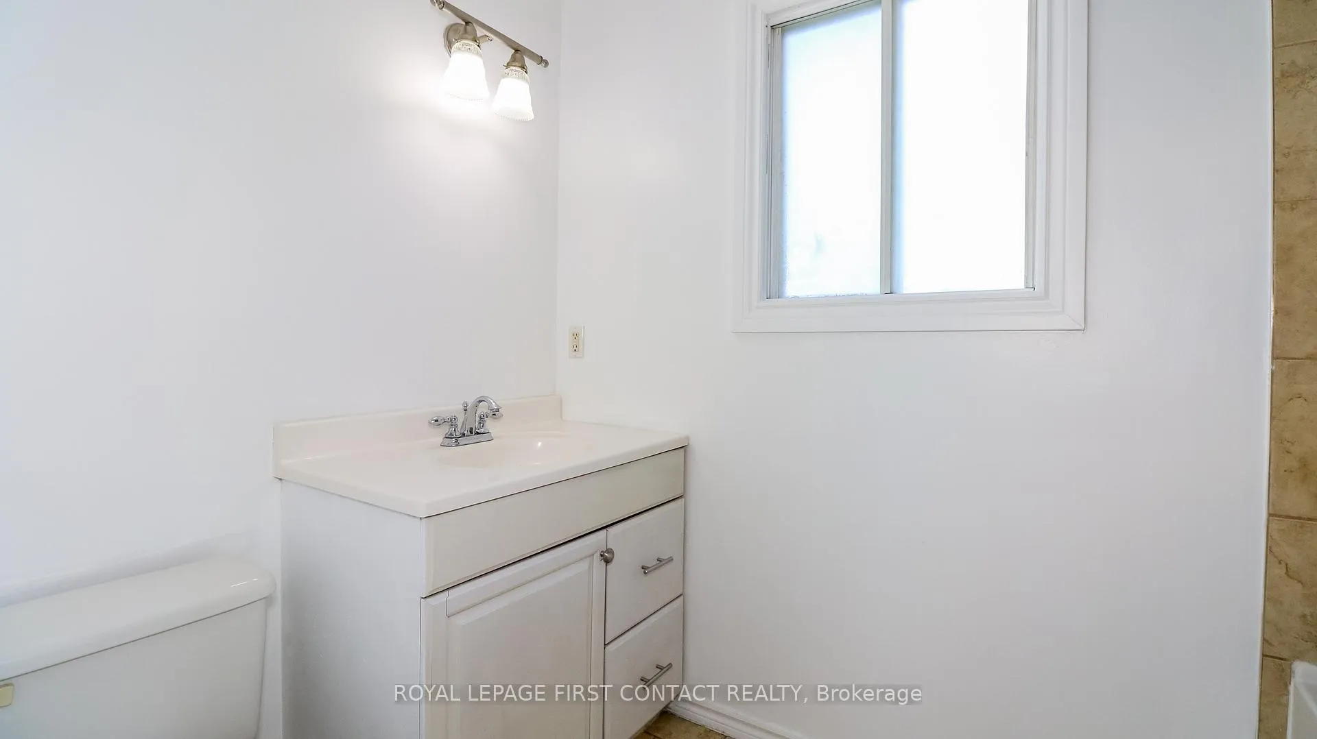 Photo 23 of 194 Kozlov Street, Barrie, West Bayfield — HOMEH