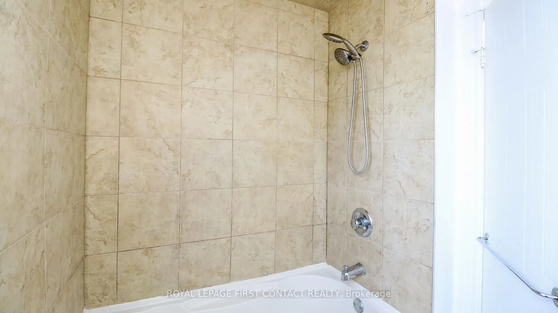 Photo 24 of 194 Kozlov Street, Barrie, West Bayfield — HOMEH