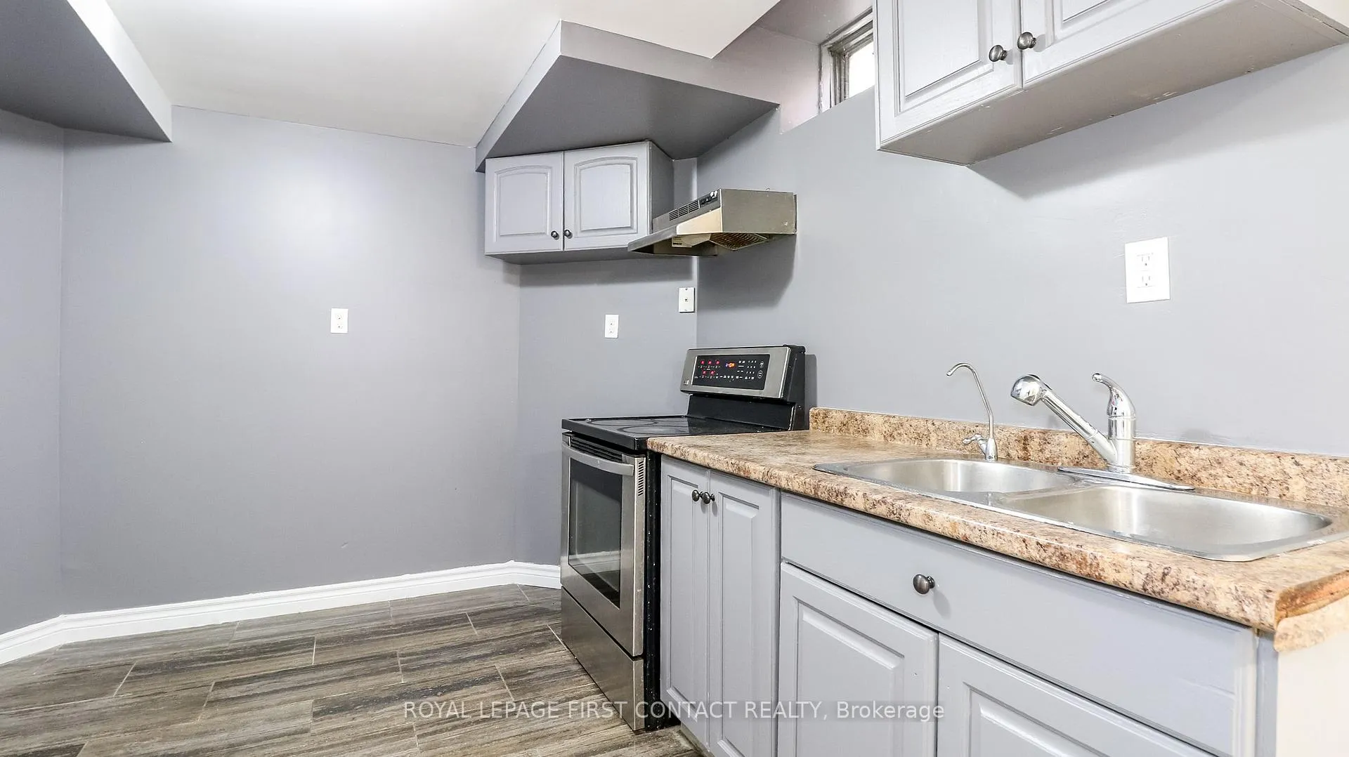 Photo 33 of 194 Kozlov Street, Barrie, West Bayfield — HOMEH