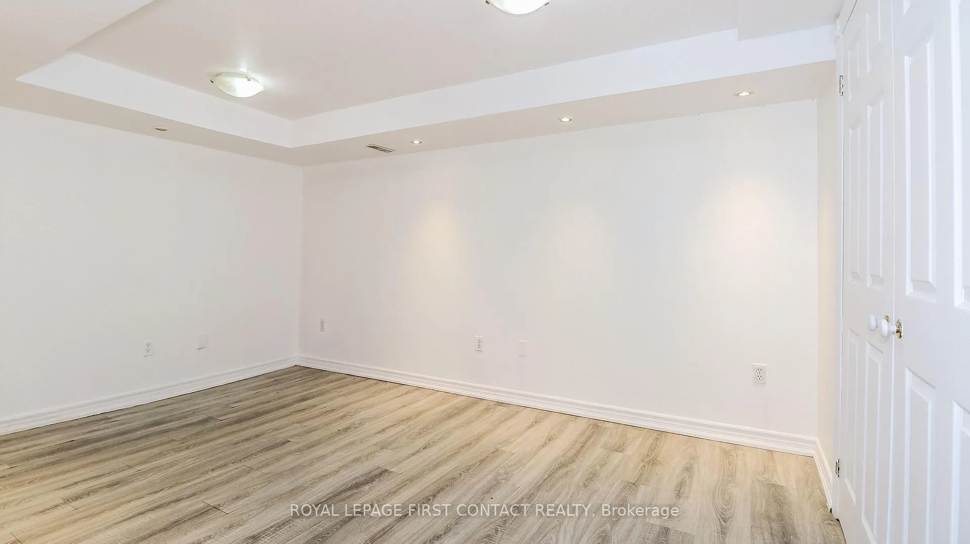 Photo 37 of 194 Kozlov Street, Barrie, West Bayfield — HOMEH
