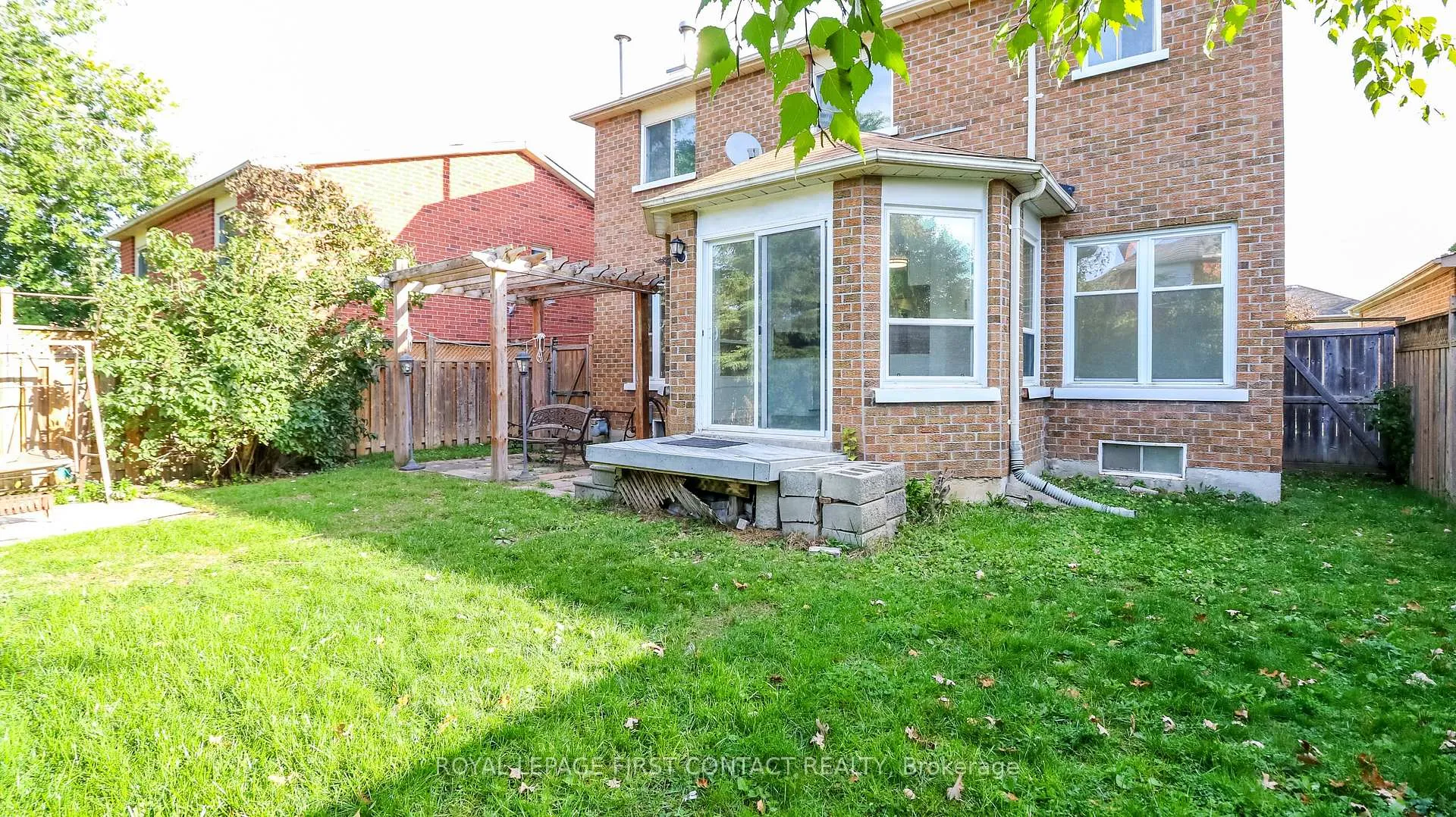 Photo 42 of 194 Kozlov Street, Barrie, West Bayfield — HOMEH