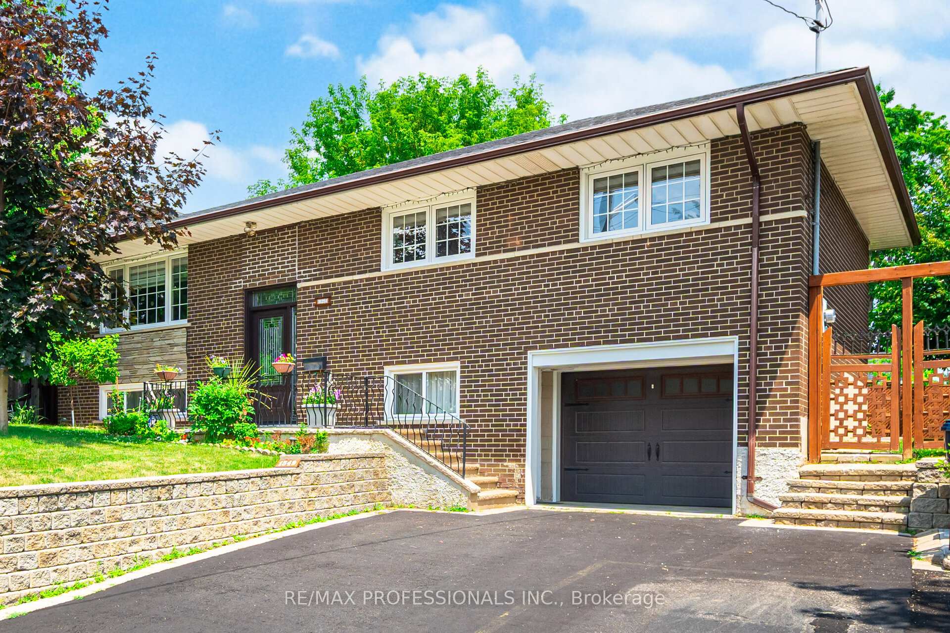 Photo 1 of 1549 Royal York Road, Etobicoke, Humber Heights — HOMEH