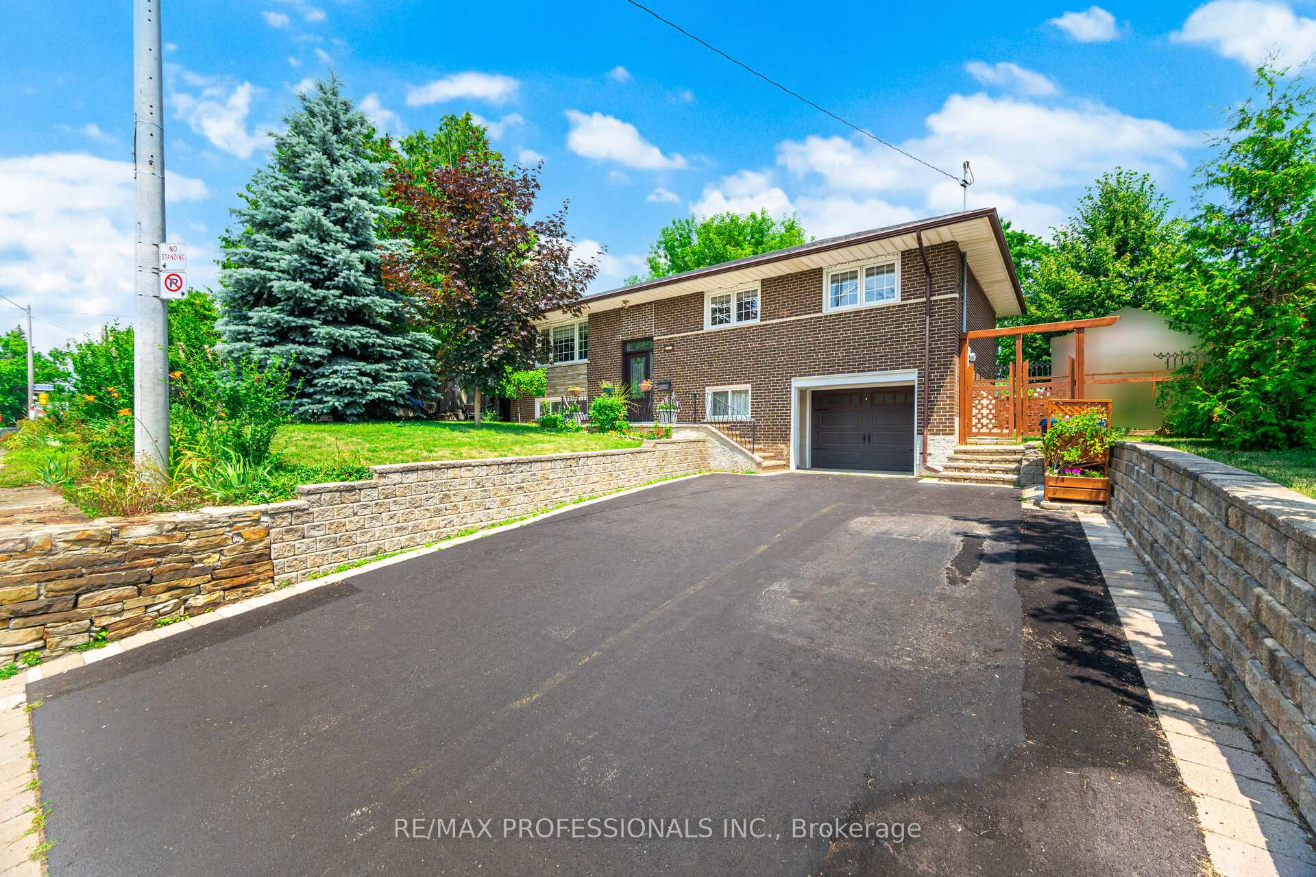 Photo 38 of 1549 Royal York Road, Etobicoke, Humber Heights — HOMEH