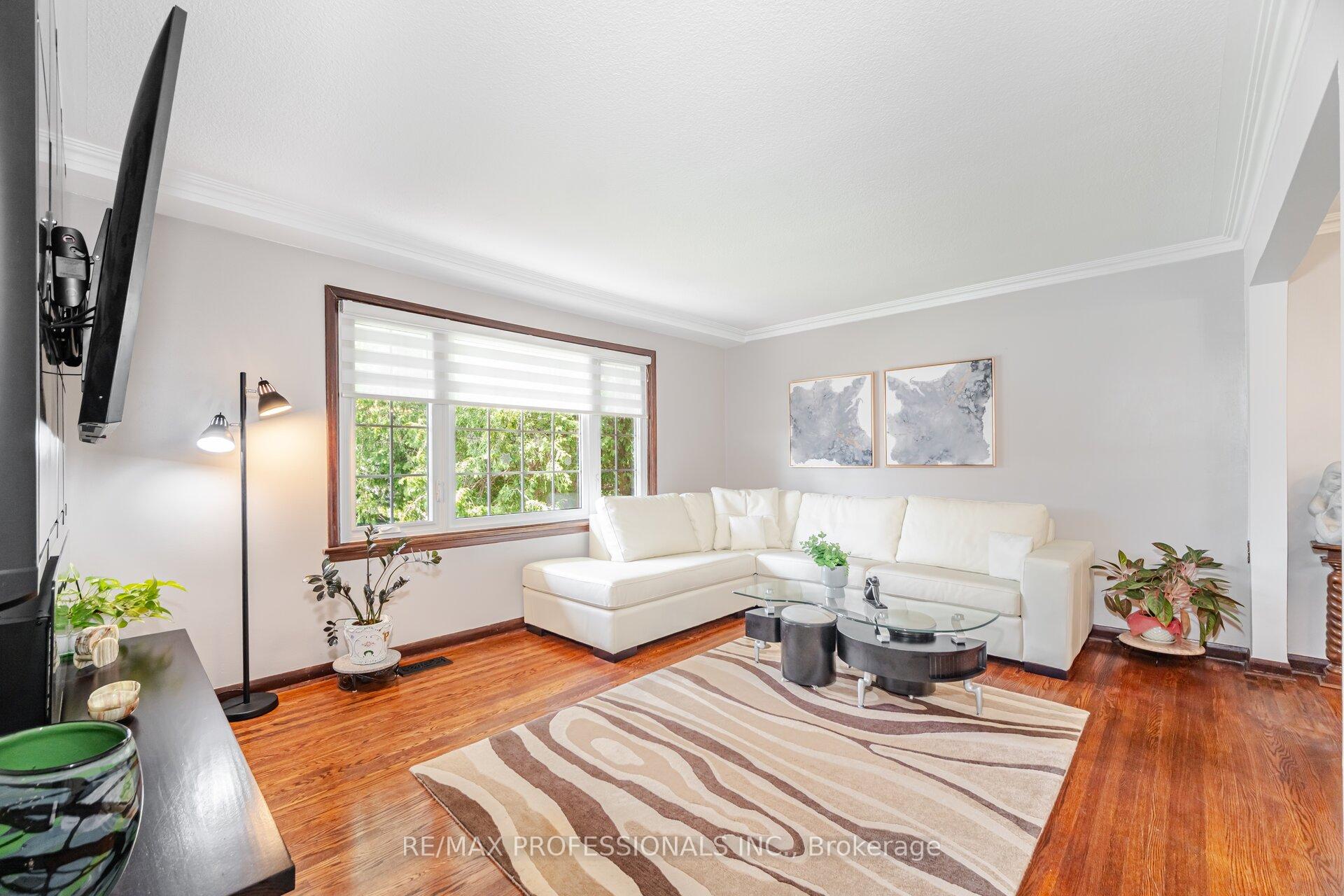 Photo 39 of 1549 Royal York Road, Etobicoke, Humber Heights — HOMEH