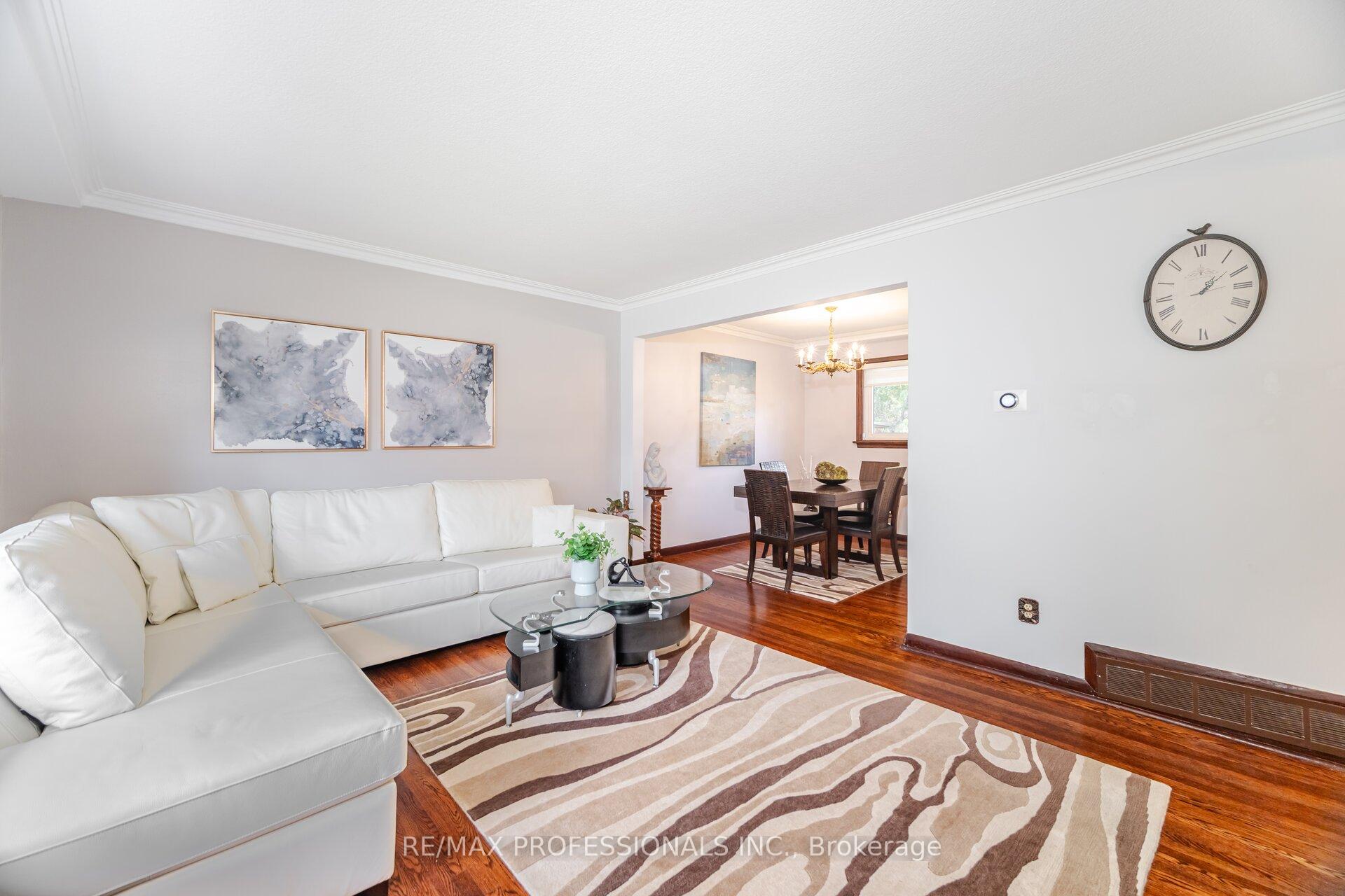 Photo 5 of 1549 Royal York Road, Etobicoke, Humber Heights — HOMEH