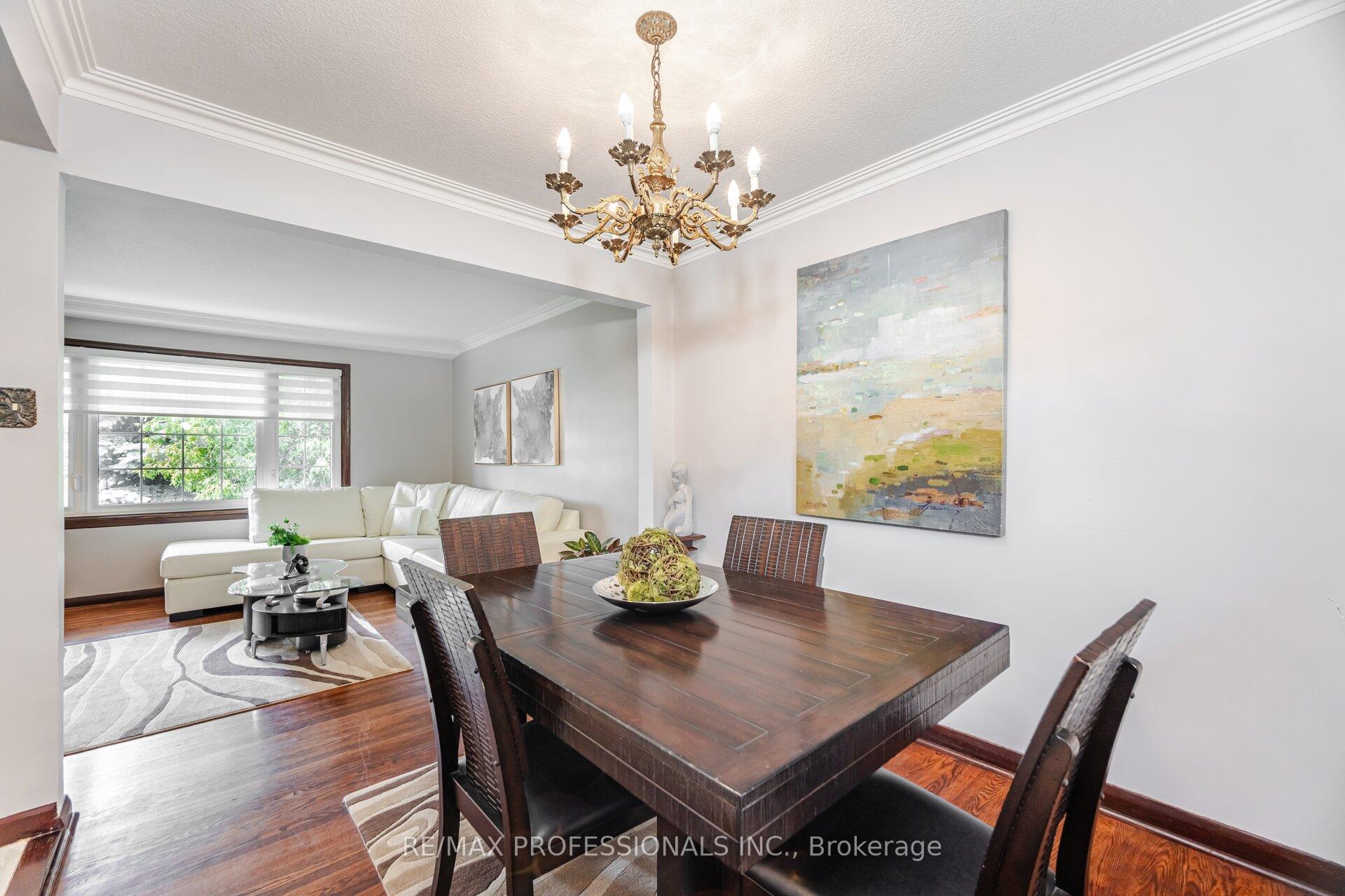 Photo 15 of 1549 Royal York Road, Etobicoke, Humber Heights — HOMEH
