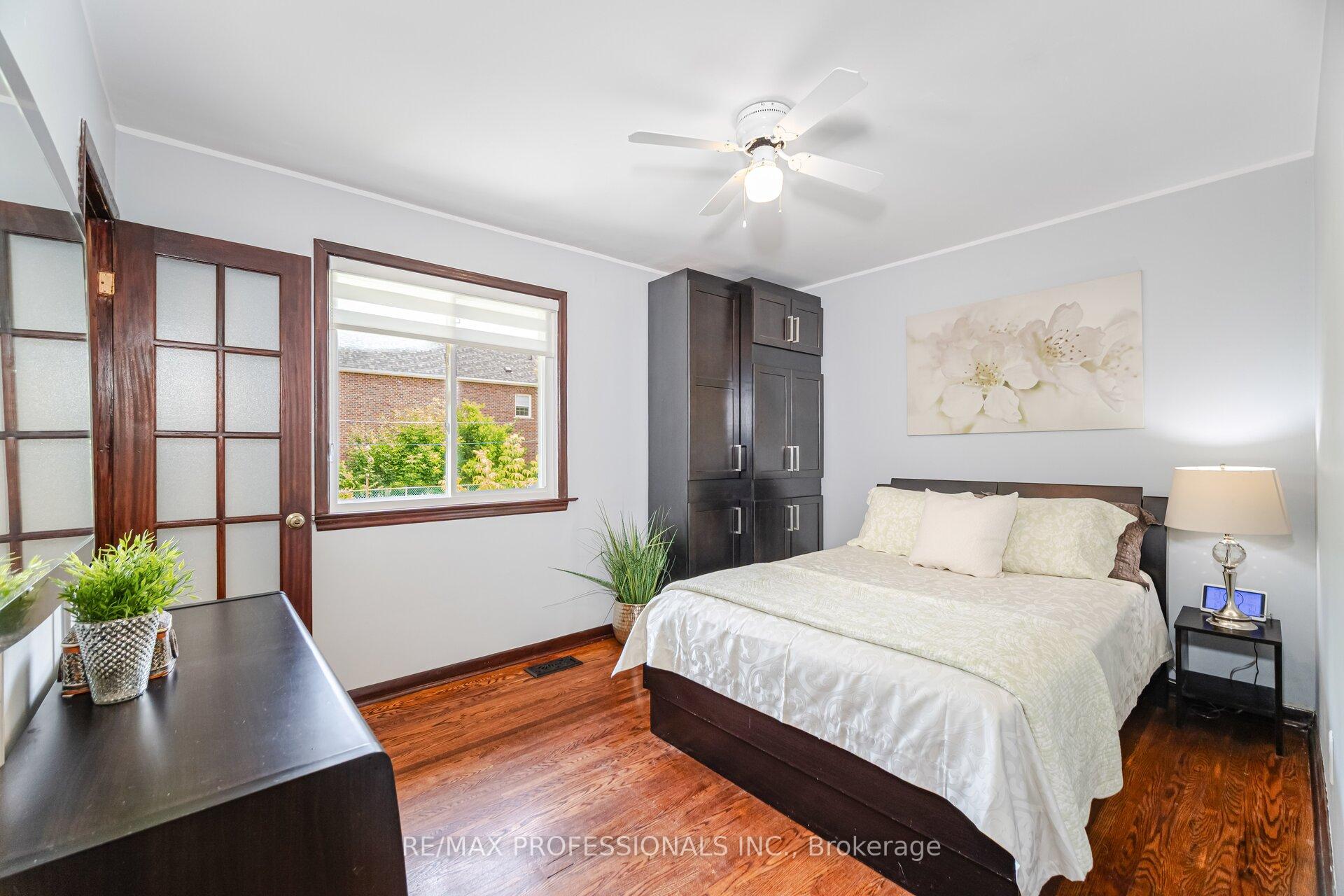 Photo 12 of 1549 Royal York Road, Etobicoke, Humber Heights — HOMEH