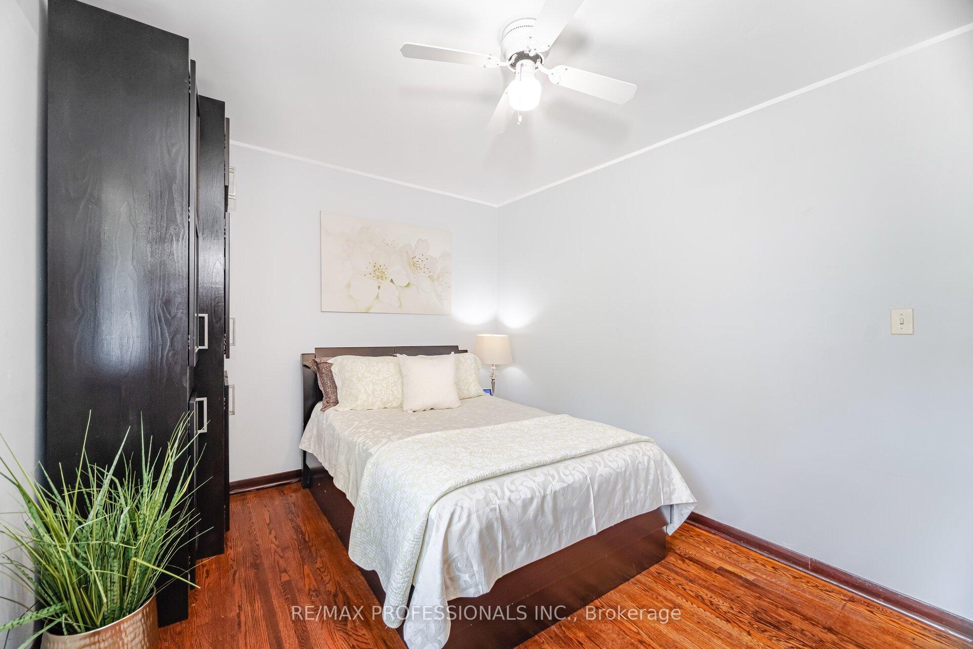 Photo 40 of 1549 Royal York Road, Etobicoke, Humber Heights — HOMEH
