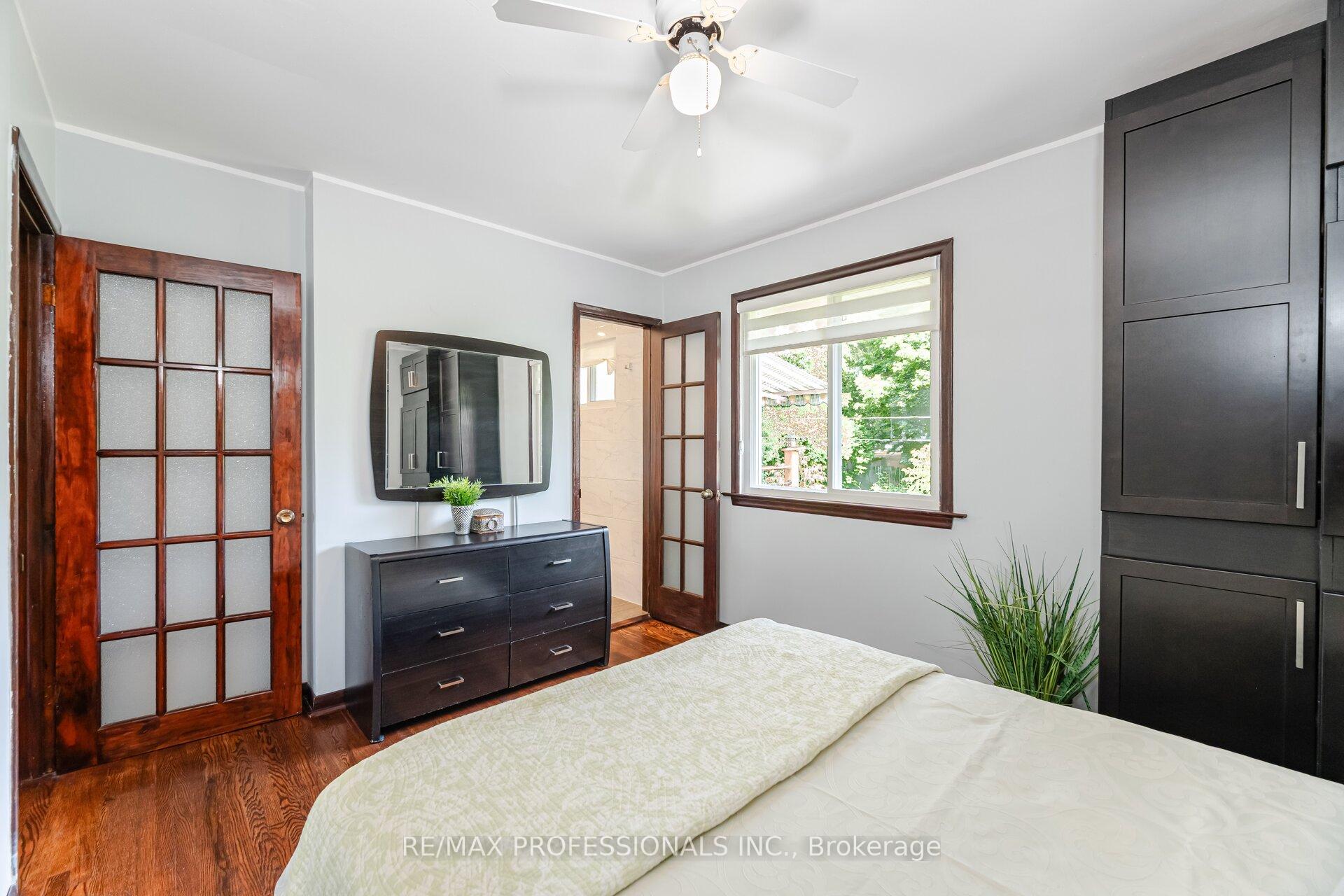 Photo 19 of 1549 Royal York Road, Etobicoke, Humber Heights — HOMEH