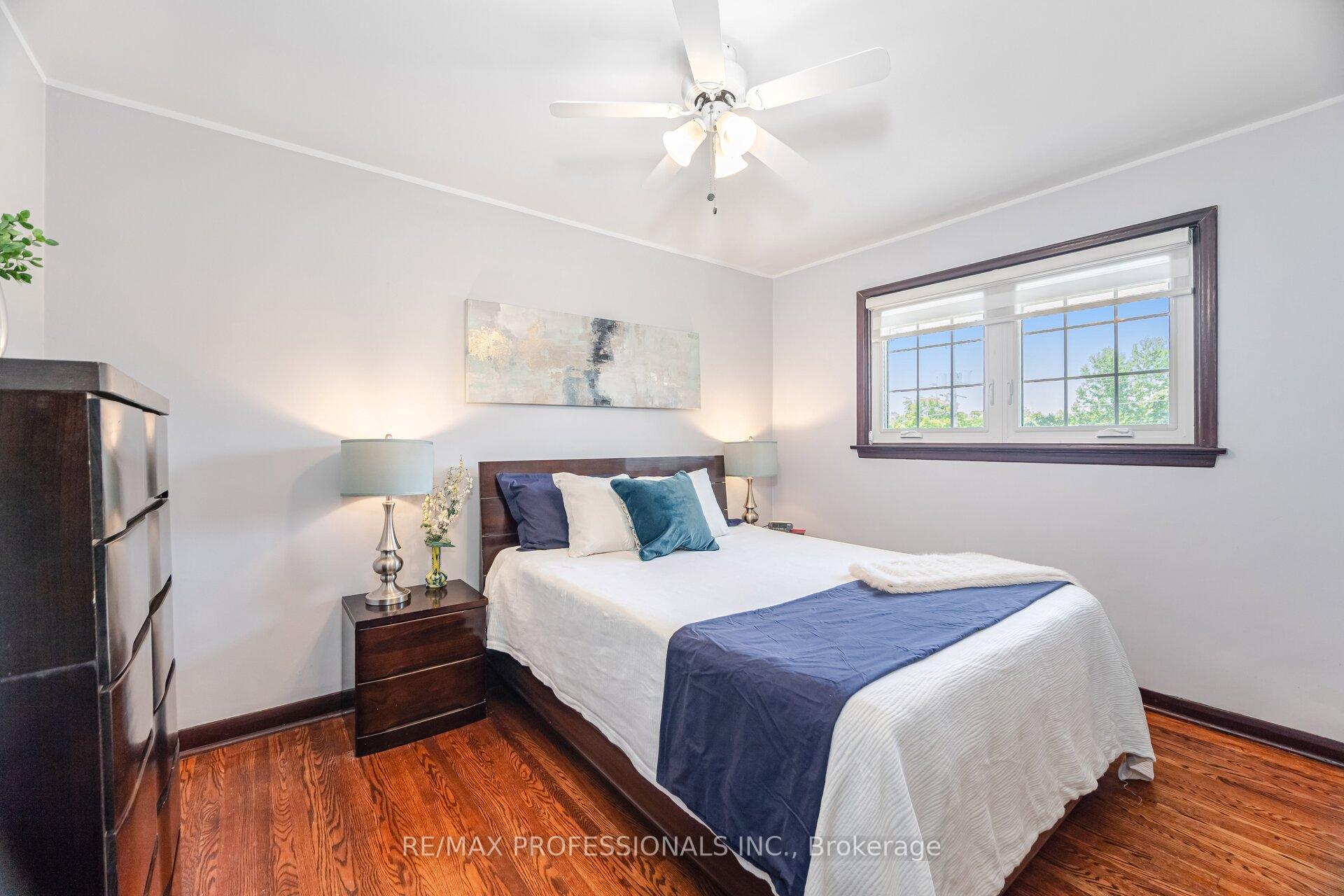 Photo 23 of 1549 Royal York Road, Etobicoke, Humber Heights — HOMEH