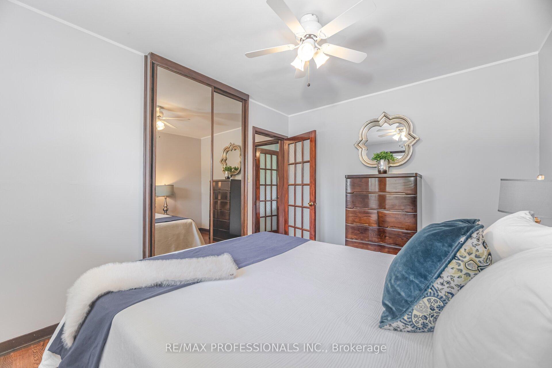 Photo 25 of 1549 Royal York Road, Etobicoke, Humber Heights — HOMEH