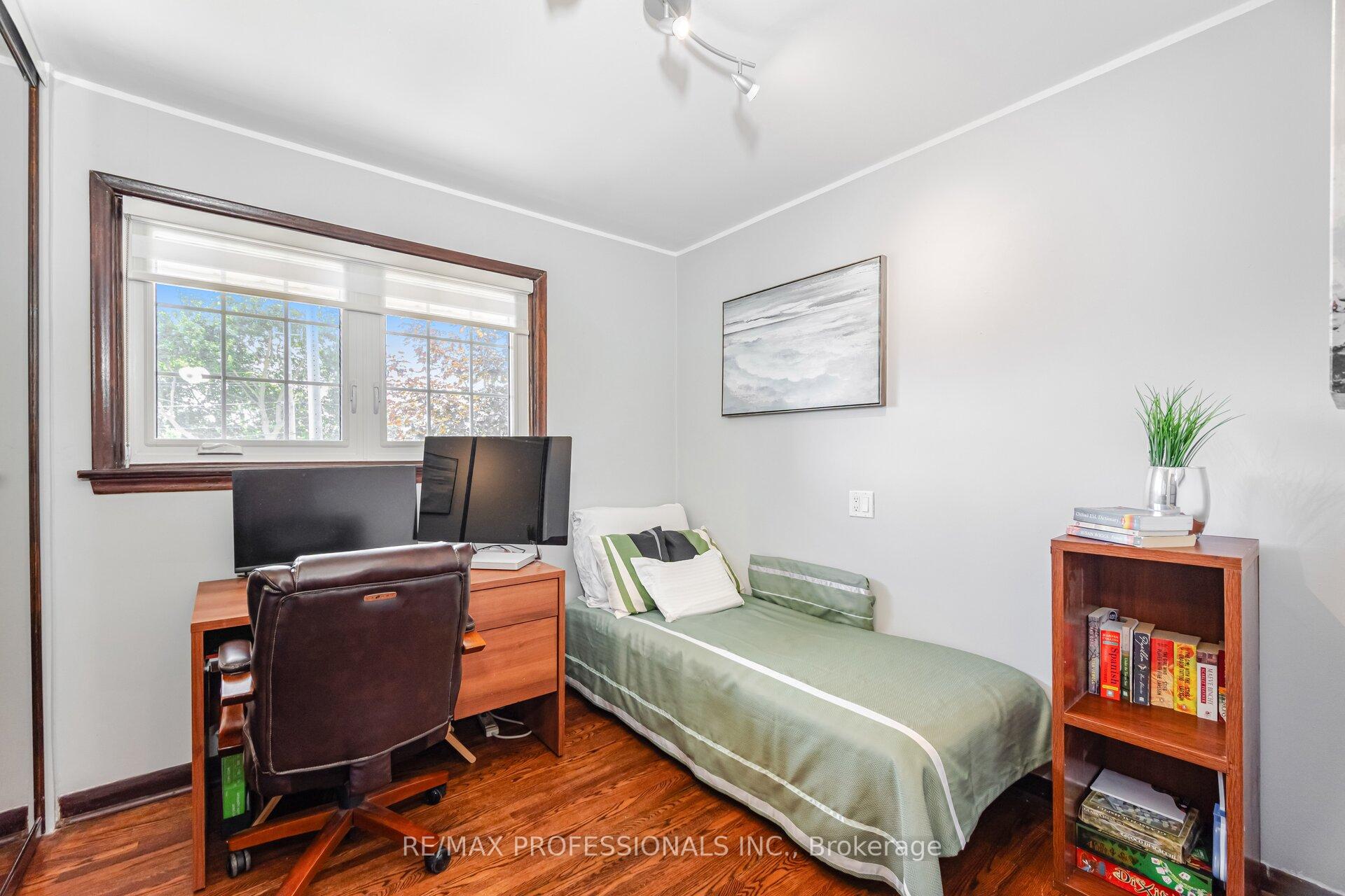 Photo 26 of 1549 Royal York Road, Etobicoke, Humber Heights — HOMEH
