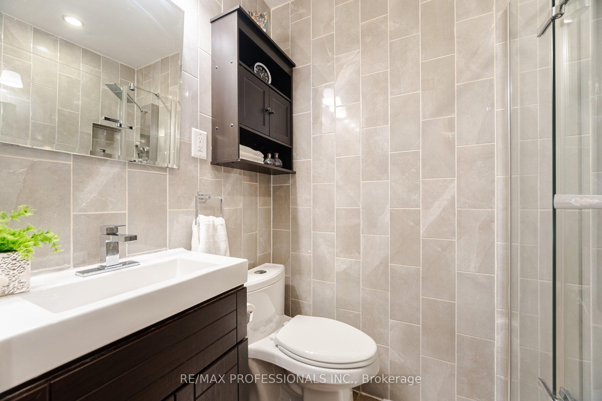 Photo 14 of 1549 Royal York Road, Etobicoke, Humber Heights — HOMEH
