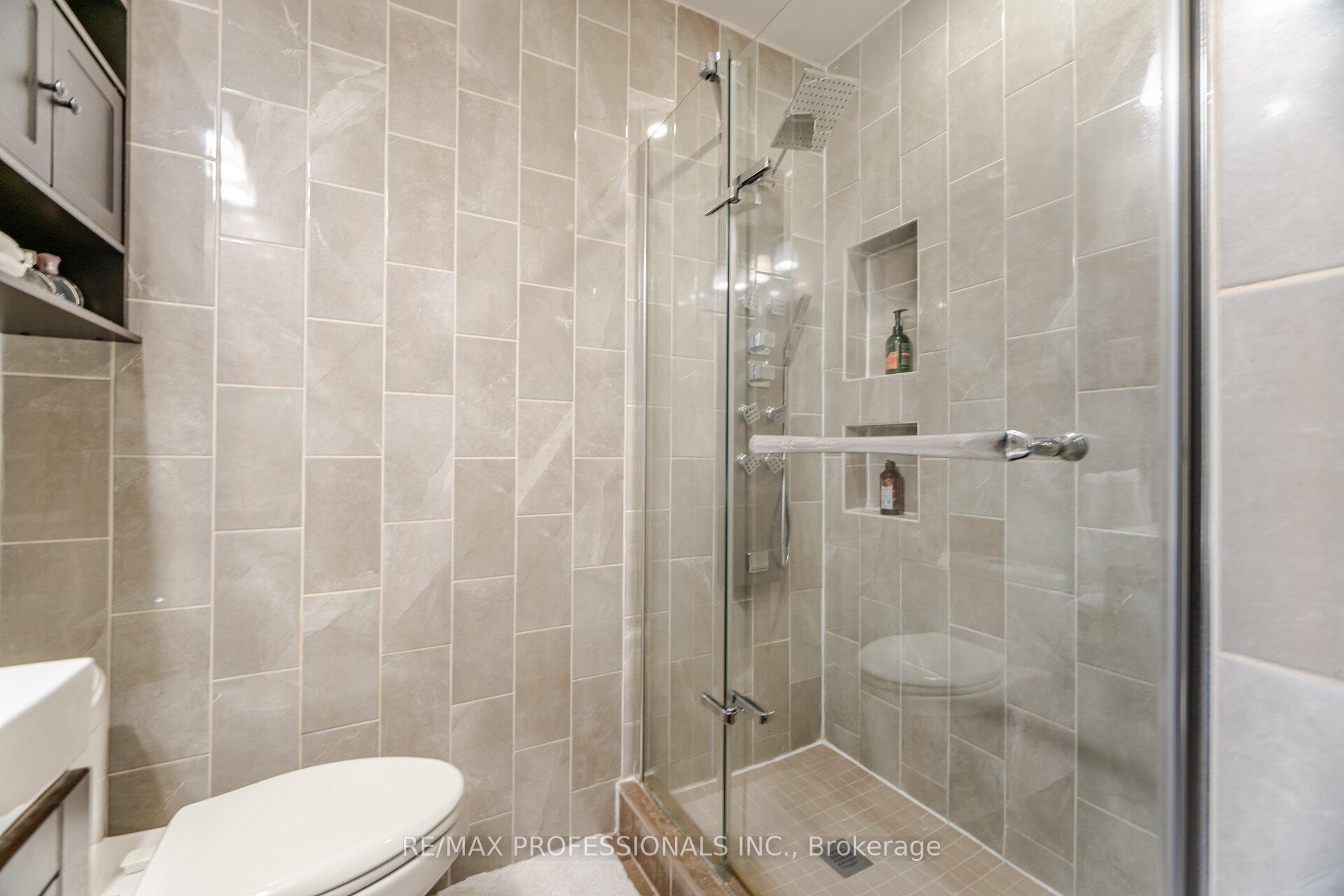 Photo 18 of 1549 Royal York Road, Etobicoke, Humber Heights — HOMEH