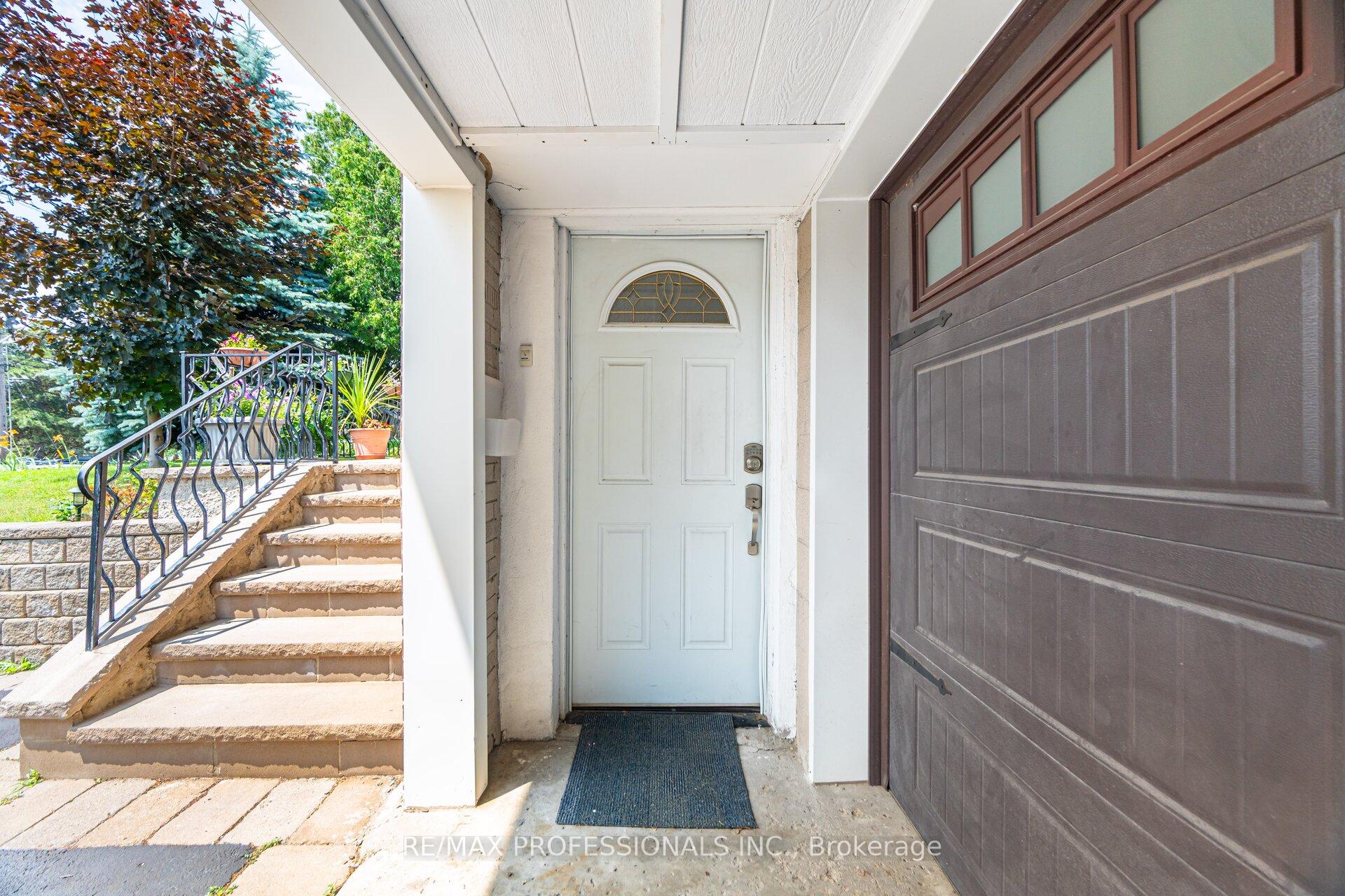 Photo 42 of 1549 Royal York Road, Etobicoke, Humber Heights — HOMEH