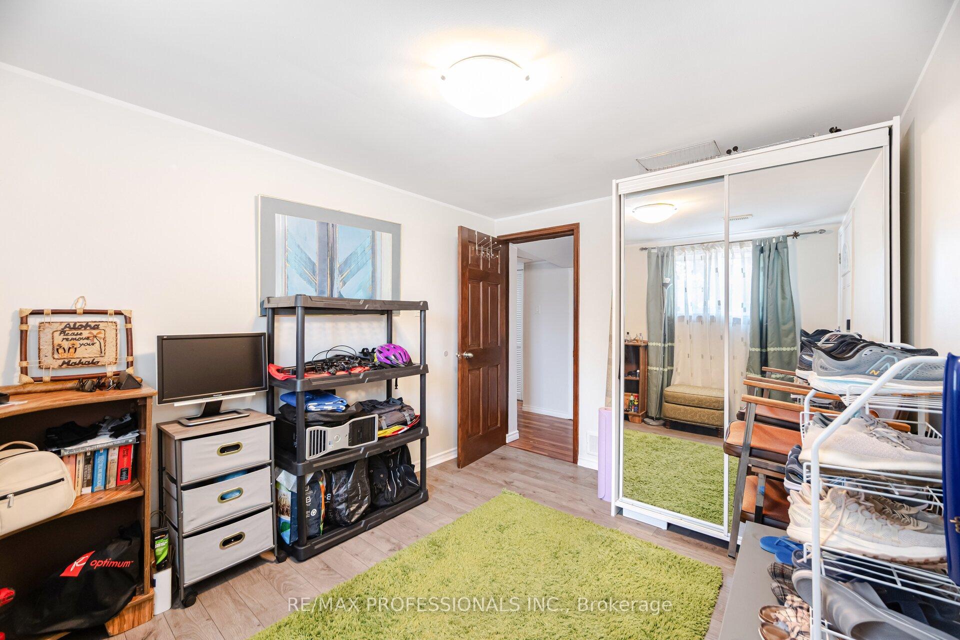 Photo 37 of 1549 Royal York Road, Etobicoke, Humber Heights — HOMEH