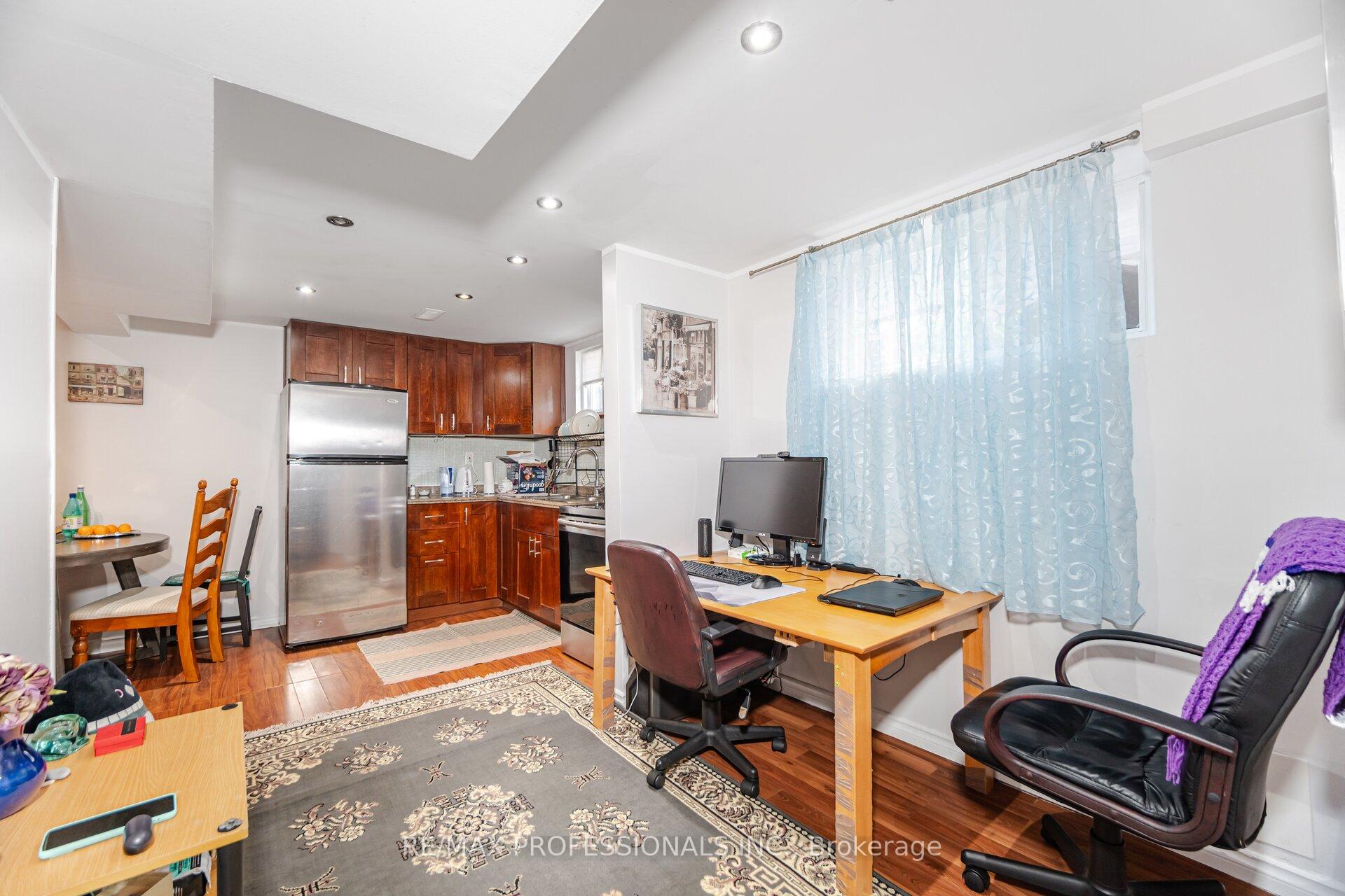 Photo 17 of 1549 Royal York Road, Etobicoke, Humber Heights — HOMEH