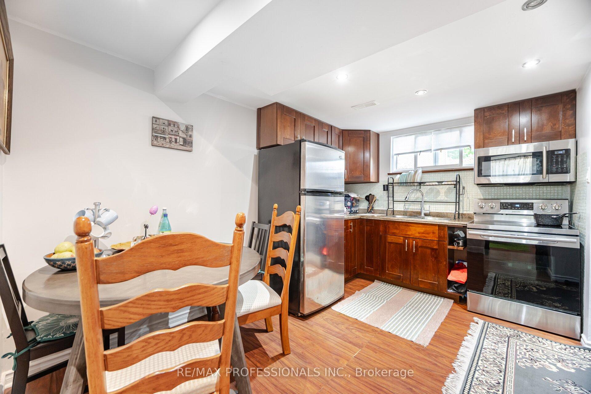 Photo 31 of 1549 Royal York Road, Etobicoke, Humber Heights — HOMEH