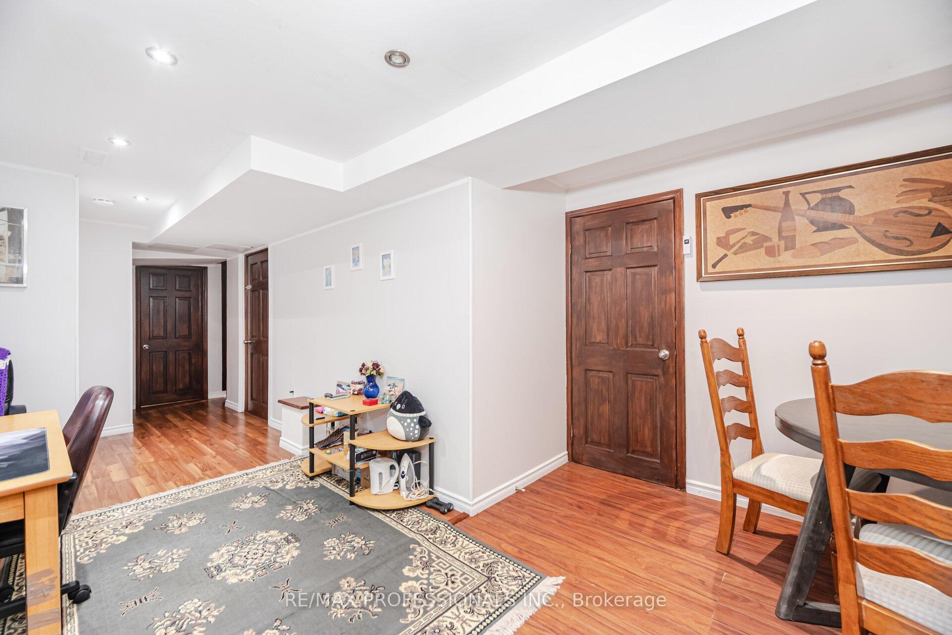 Photo 24 of 1549 Royal York Road, Etobicoke, Humber Heights — HOMEH
