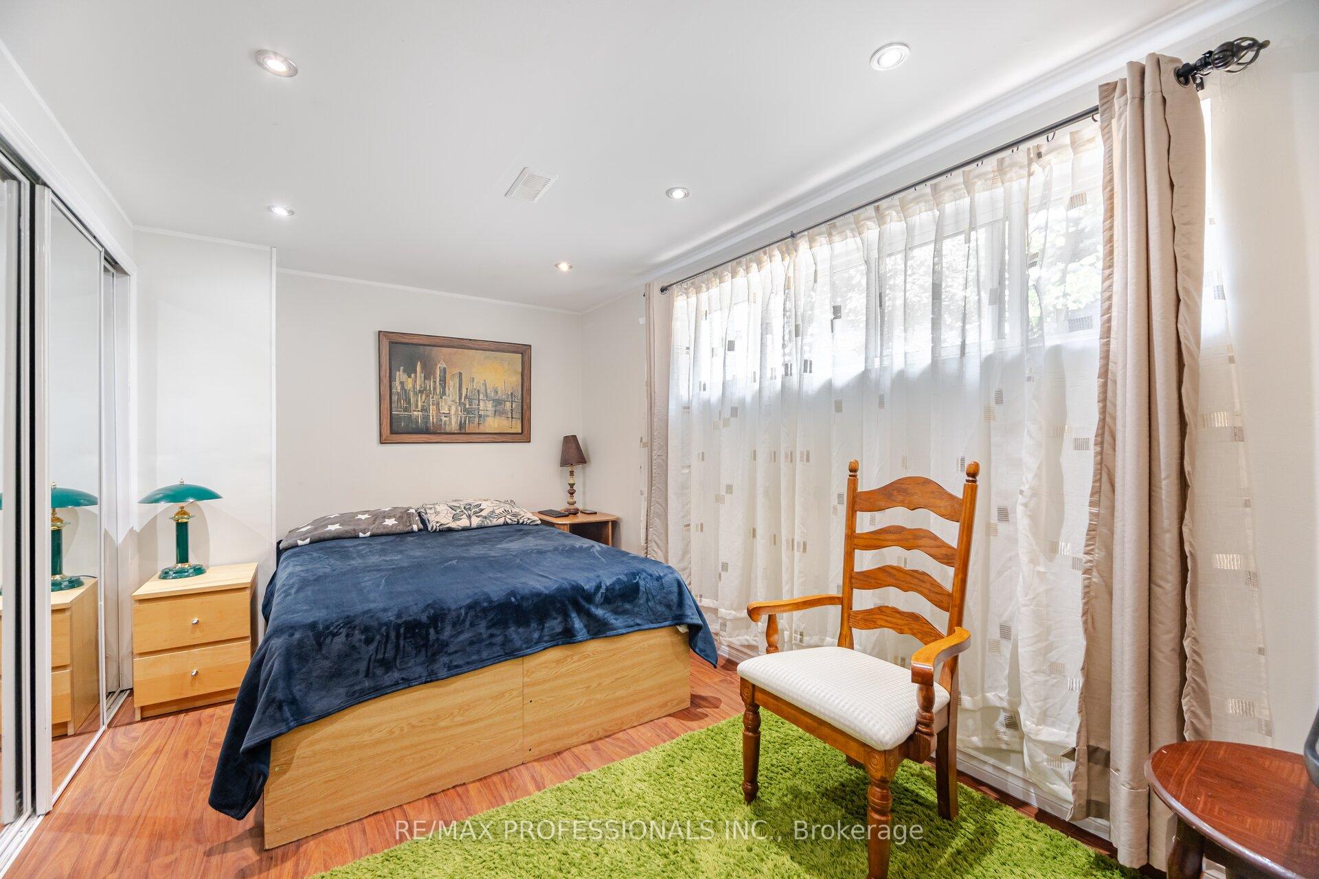 Photo 29 of 1549 Royal York Road, Etobicoke, Humber Heights — HOMEH