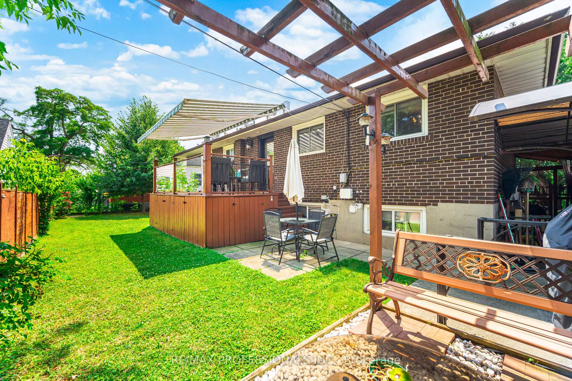 Photo 30 of 1549 Royal York Road, Etobicoke, Humber Heights — HOMEH