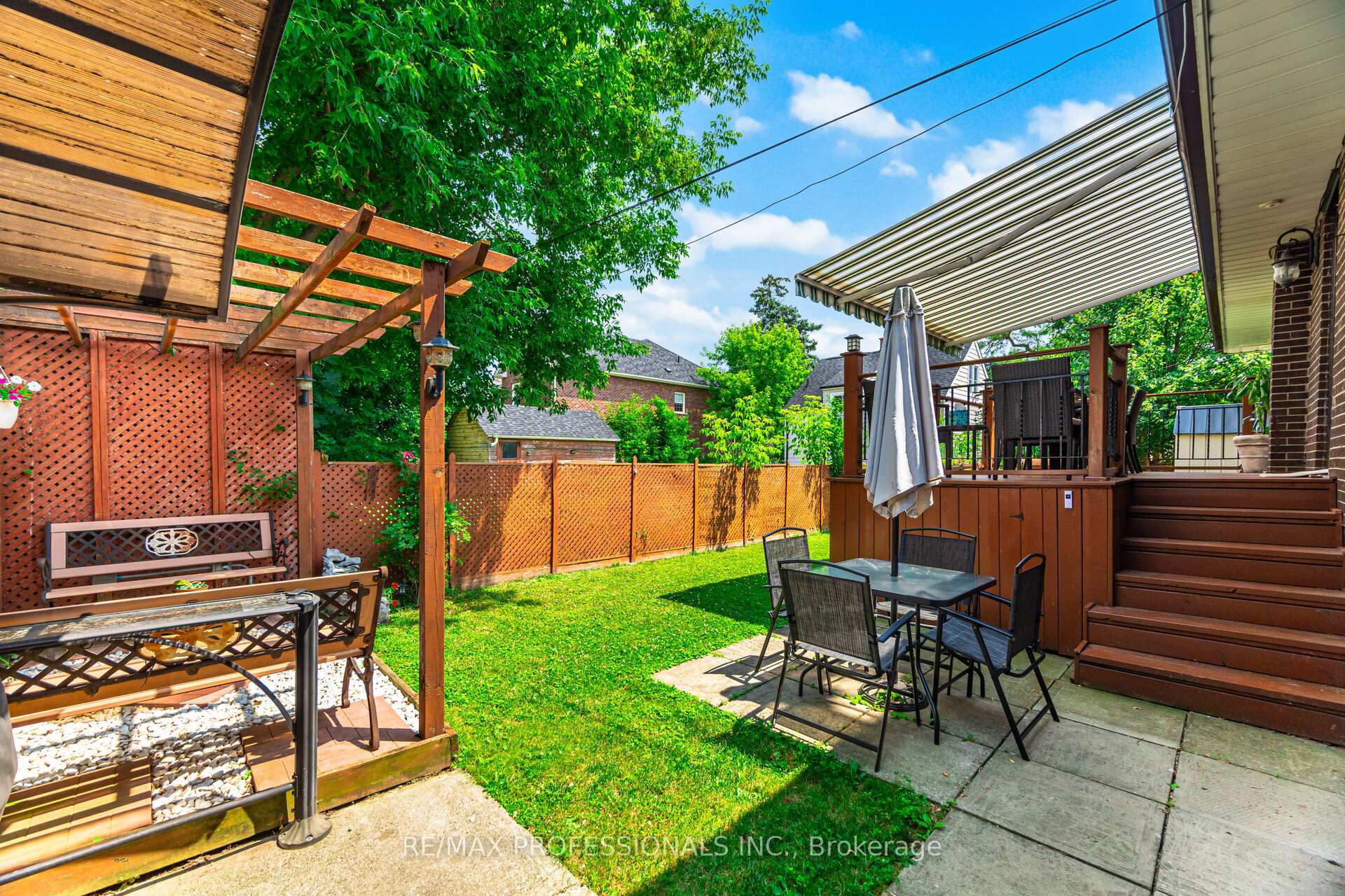 Photo 32 of 1549 Royal York Road, Etobicoke, Humber Heights — HOMEH