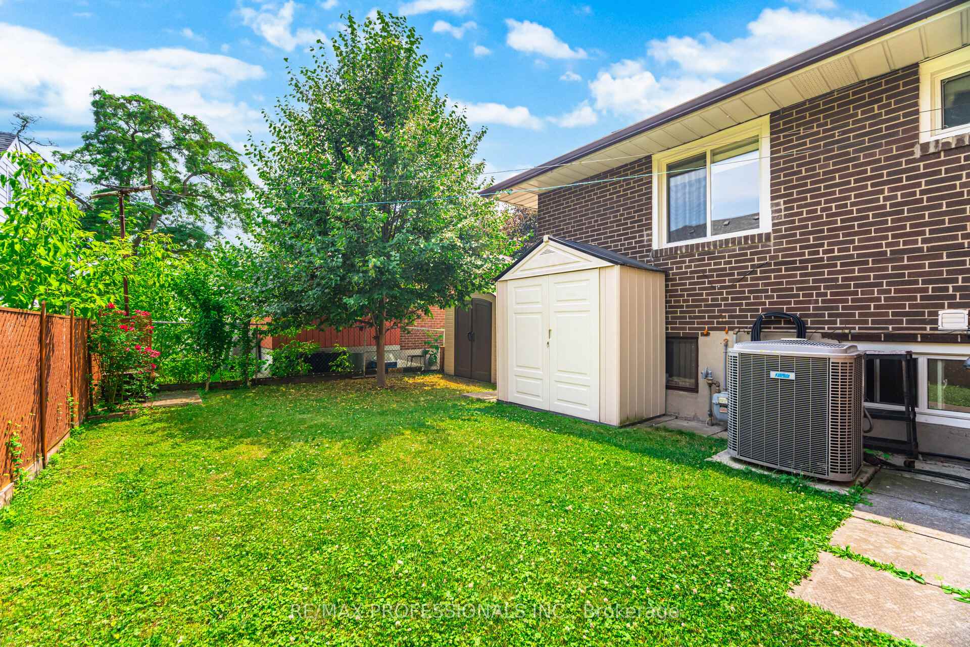 Photo 43 of 1549 Royal York Road, Etobicoke, Humber Heights — HOMEH