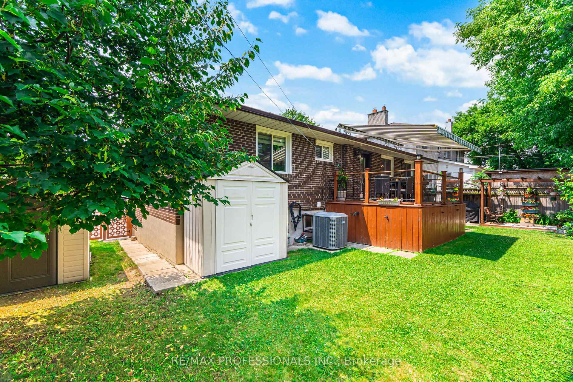 Photo 36 of 1549 Royal York Road, Etobicoke, Humber Heights — HOMEH