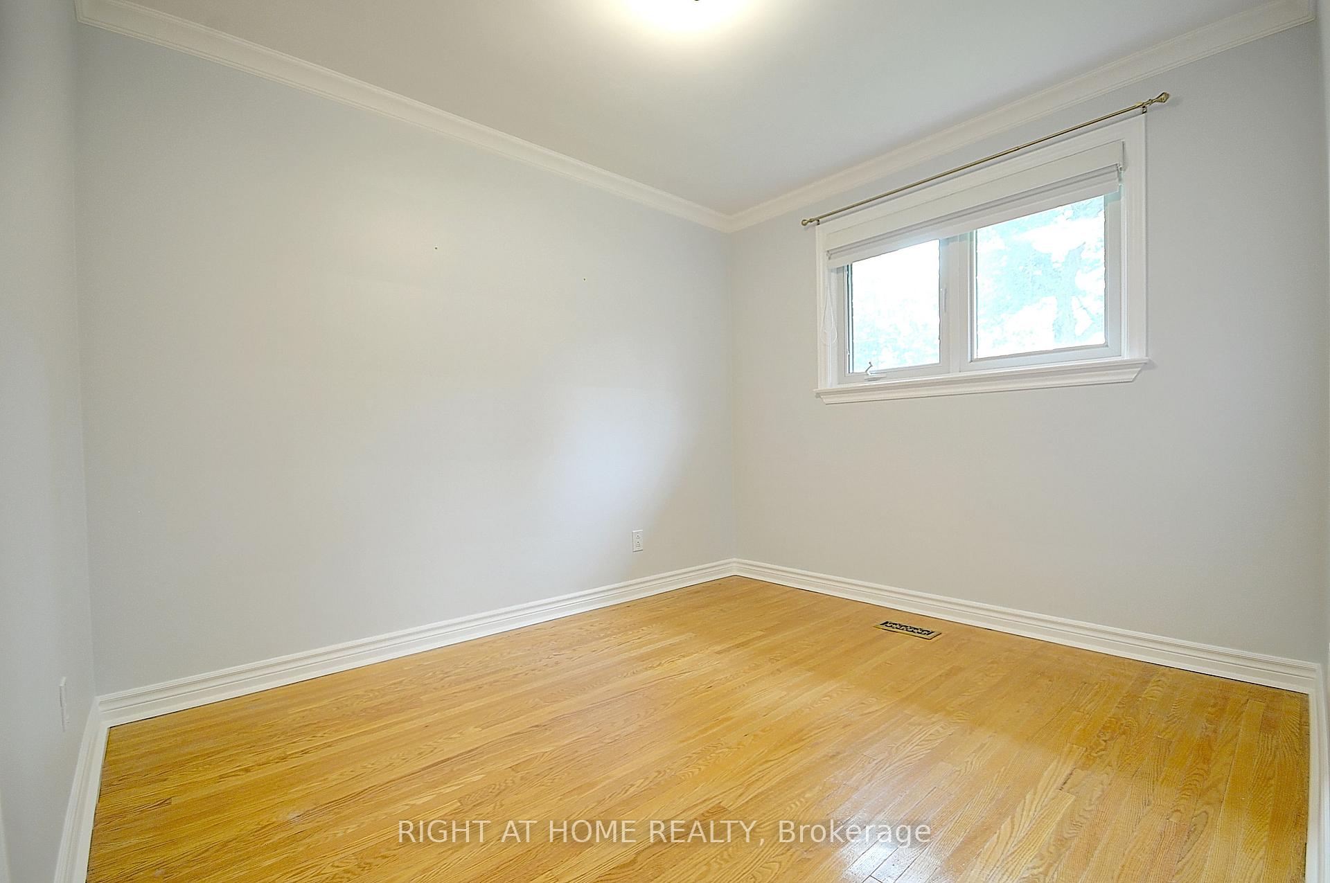 Photo 11 of 43 Hamptonbrook Drive, Etobicoke, Willowridge-Martingrove-Richview — HOMEH